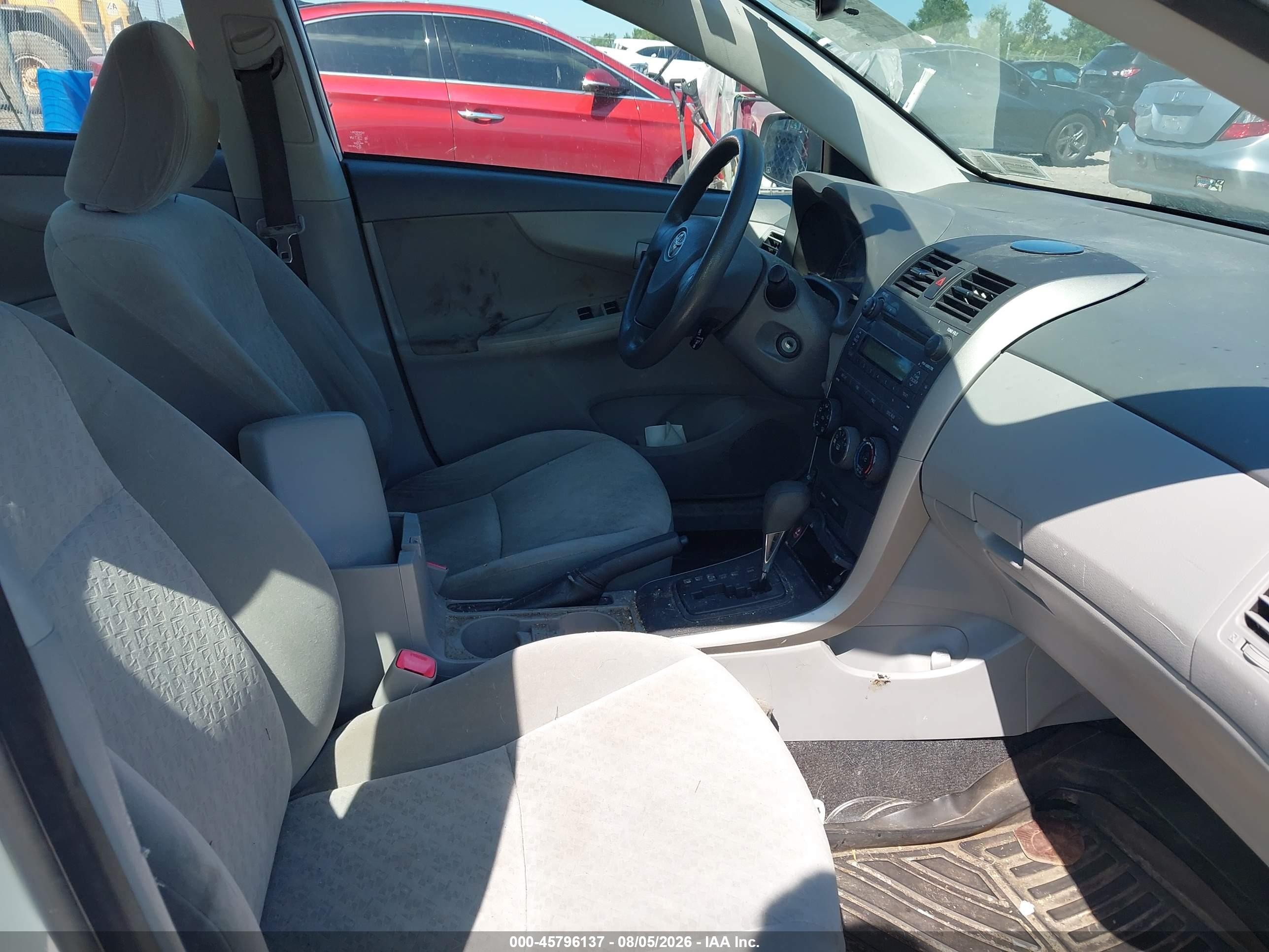 2009 Toyota Corolla Le White vin: JTDBL40E199060025