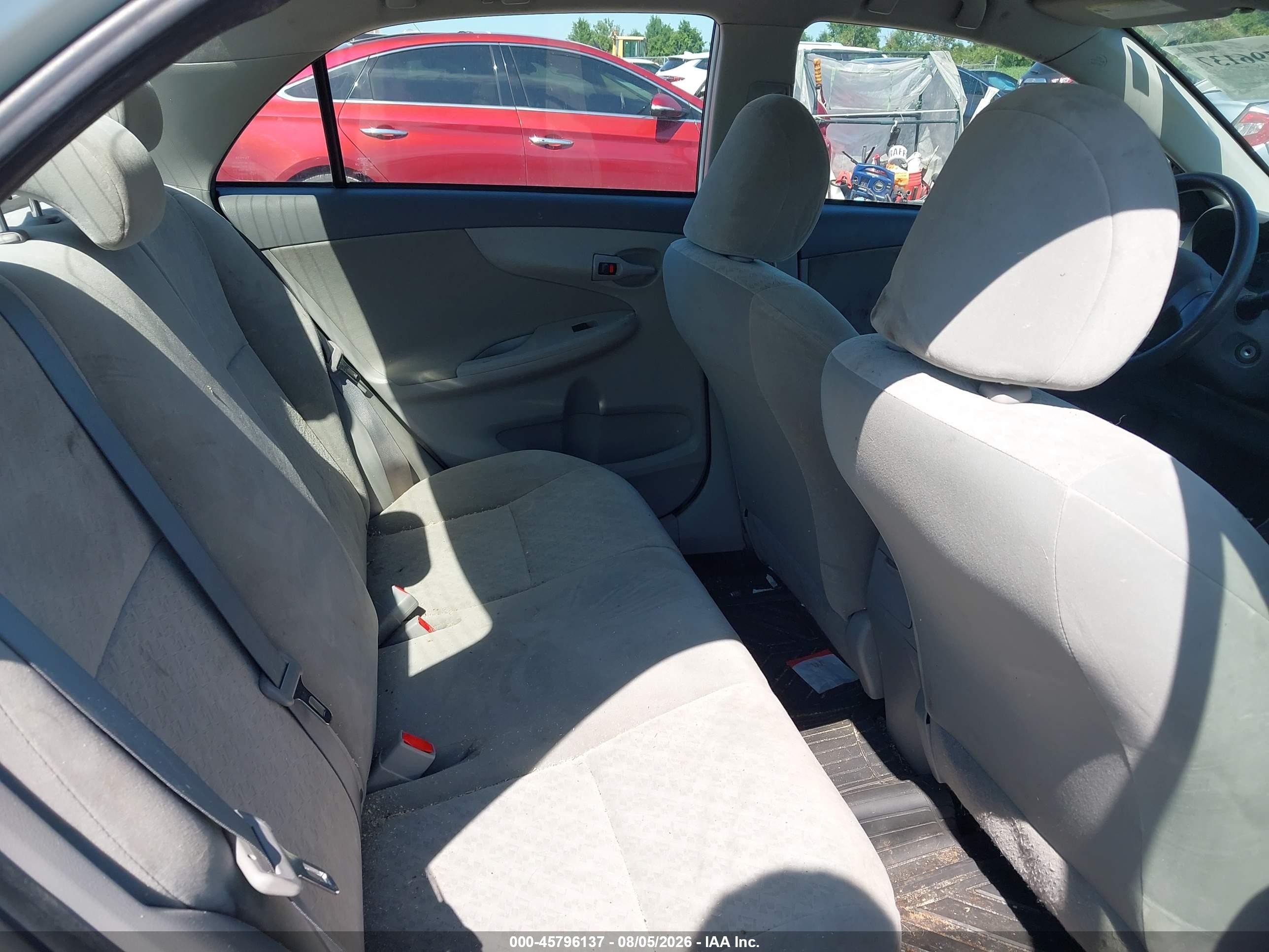 2009 Toyota Corolla Le White vin: JTDBL40E199060025