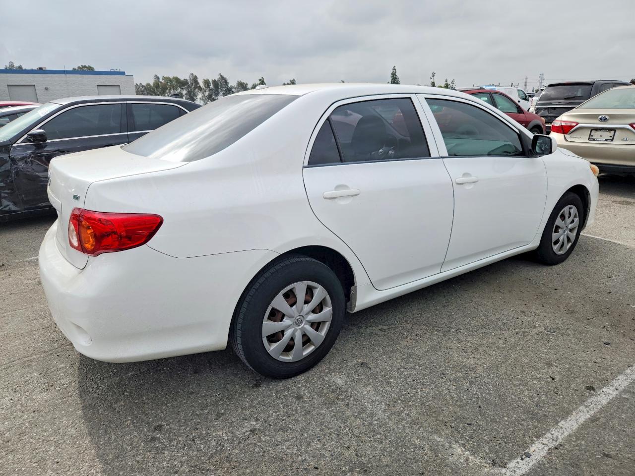 2009 Toyota Corolla Le White vin: JTDBL40E19J038699