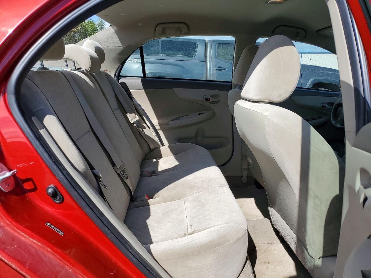 2009 Toyota Corolla Le Red vin: JTDBL40E299026966