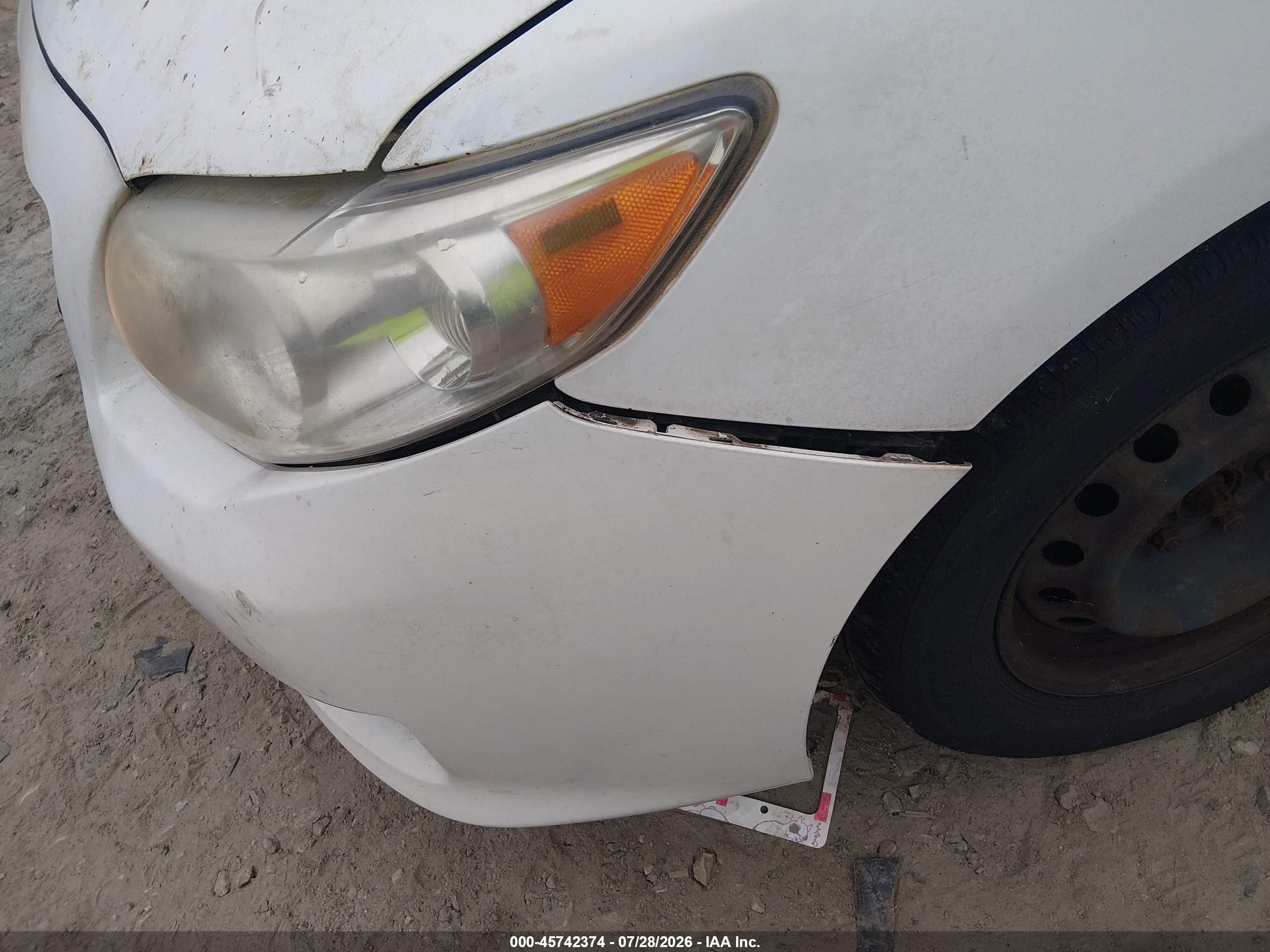 2009 Toyota Corolla Le White vin: JTDBL40E299037465