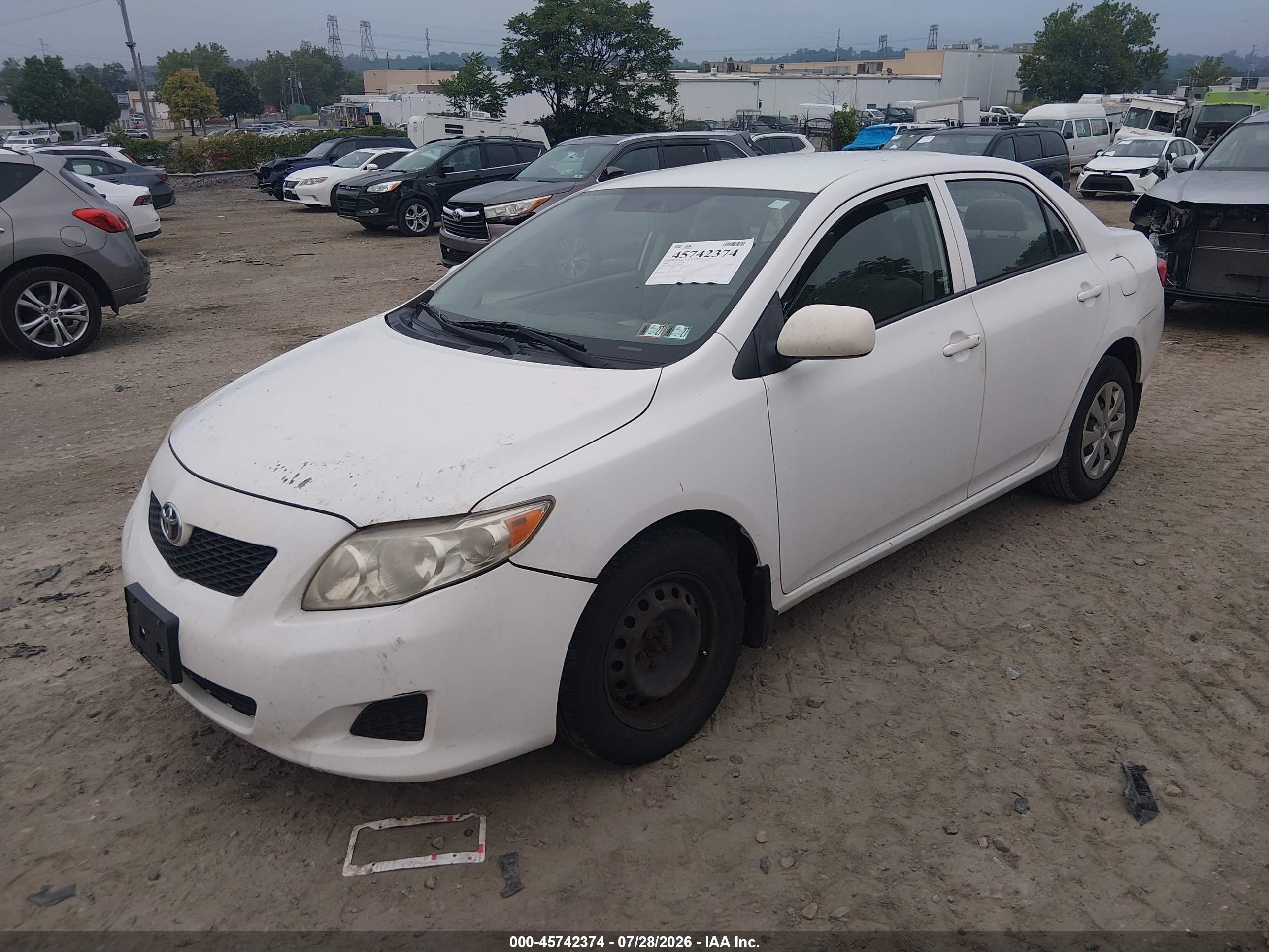 2009 Toyota Corolla Le White vin: JTDBL40E299037465