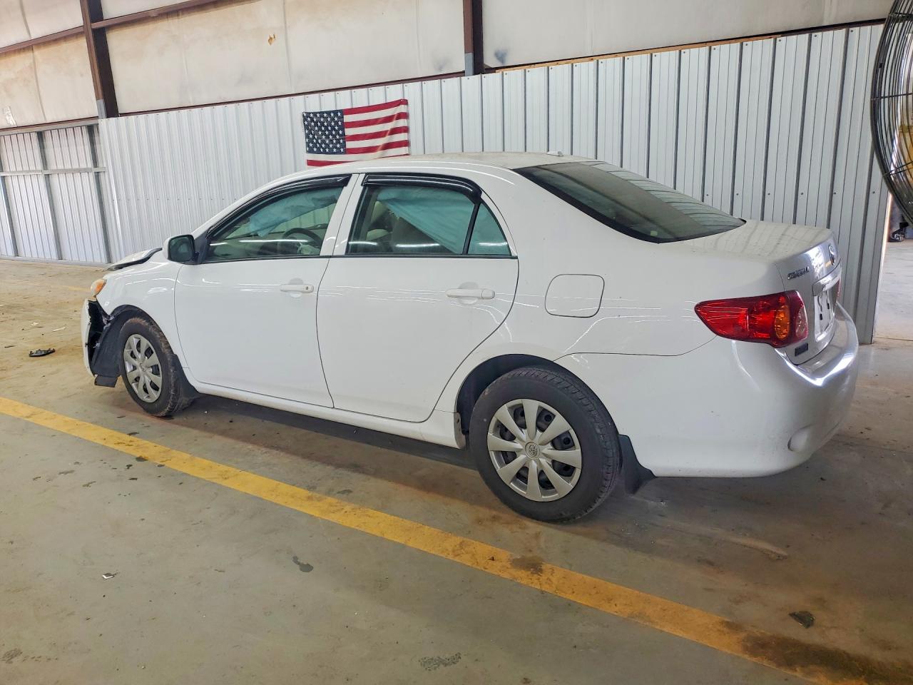 2009 Toyota Corolla Le White vin: JTDBL40E299048899