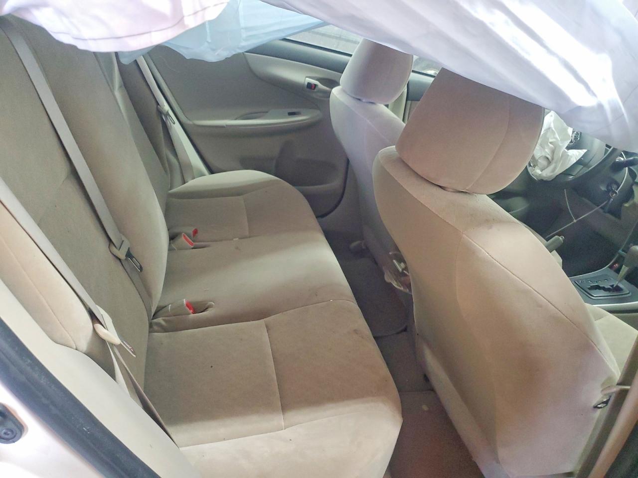 2009 Toyota Corolla Le White vin: JTDBL40E299048899