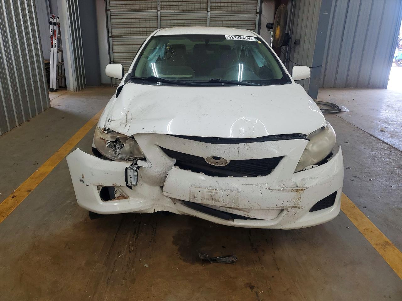 2009 Toyota Corolla Le White vin: JTDBL40E299048899