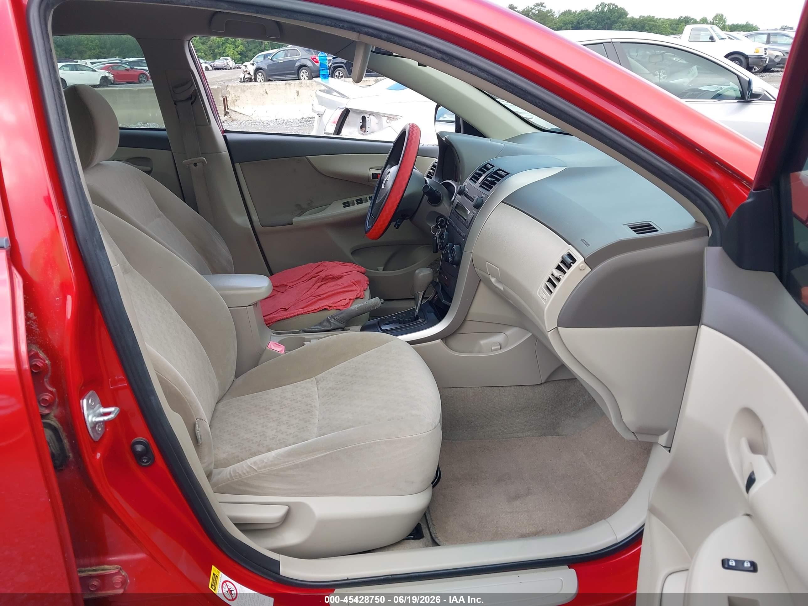 2009 Toyota Corolla Le Red vin: JTDBL40E299060132