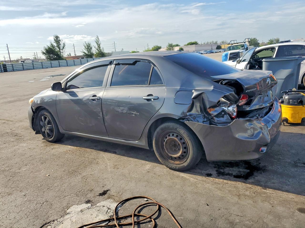 2009 Toyota Corolla Le Серый vin: JTDBL40E299075424