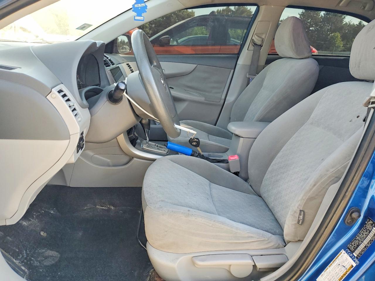 2009 Toyota Corolla Le Blue vin: JTDBL40E299076153