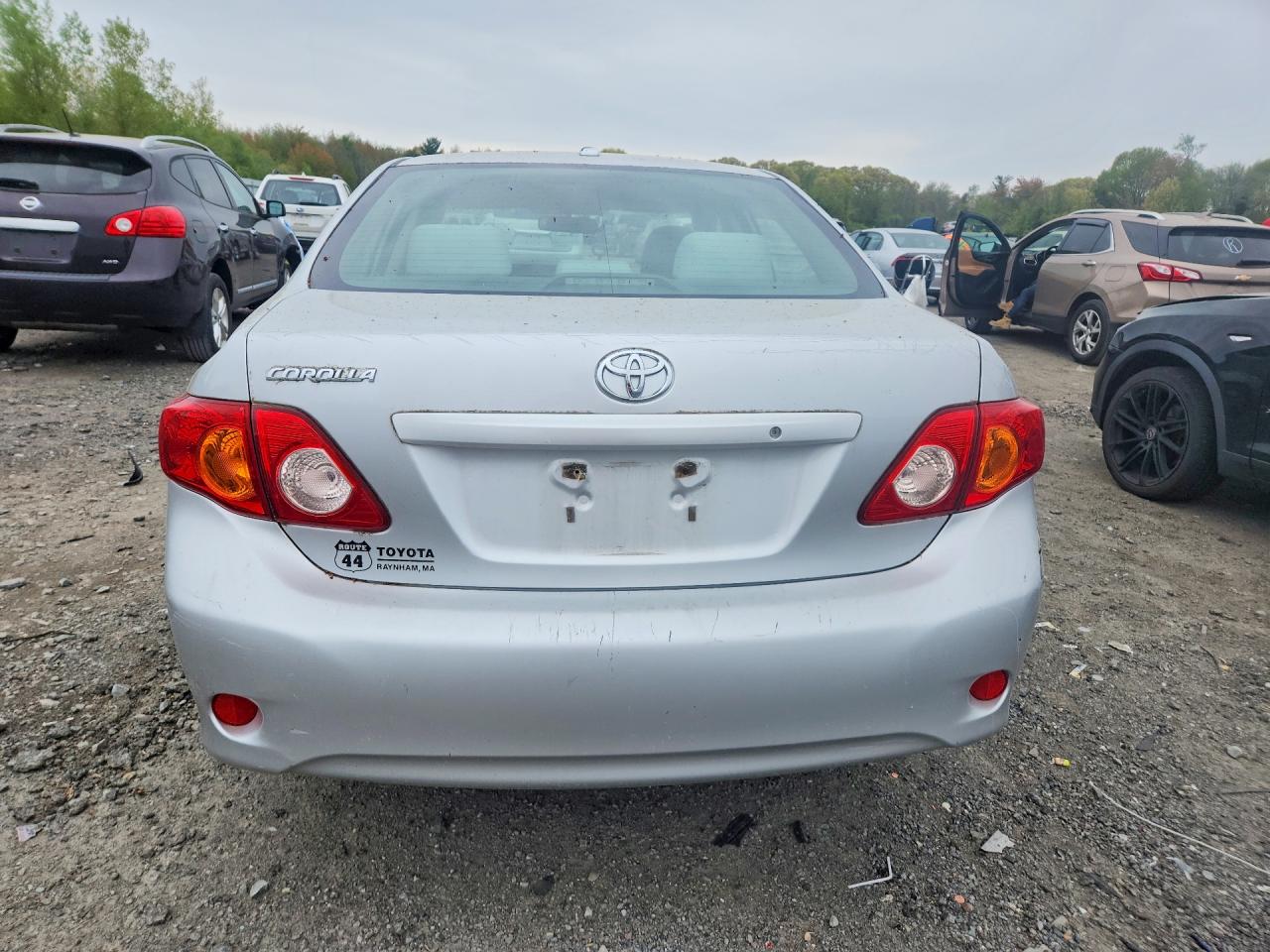 2009 Toyota Corolla Base Silver vin: JTDBL40E299092188