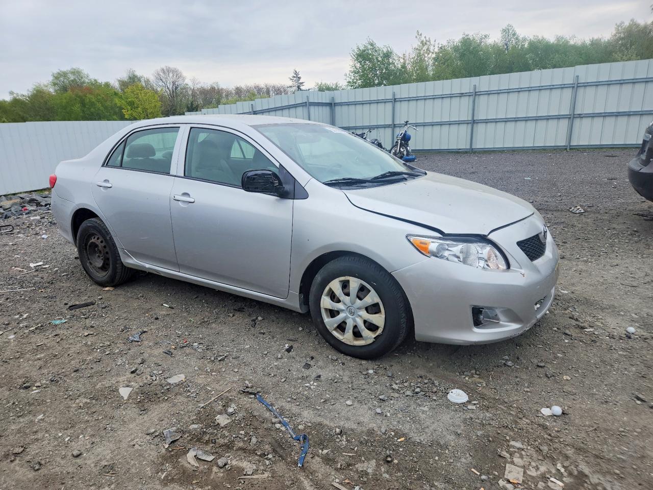 2009 Toyota Corolla Base Silver vin: JTDBL40E299092188