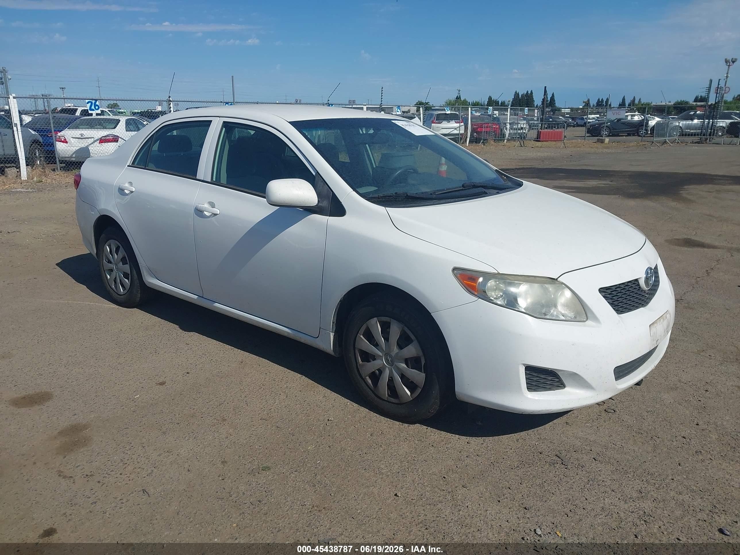 2009 Toyota Corolla Le Белый vin: JTDBL40E29J017831