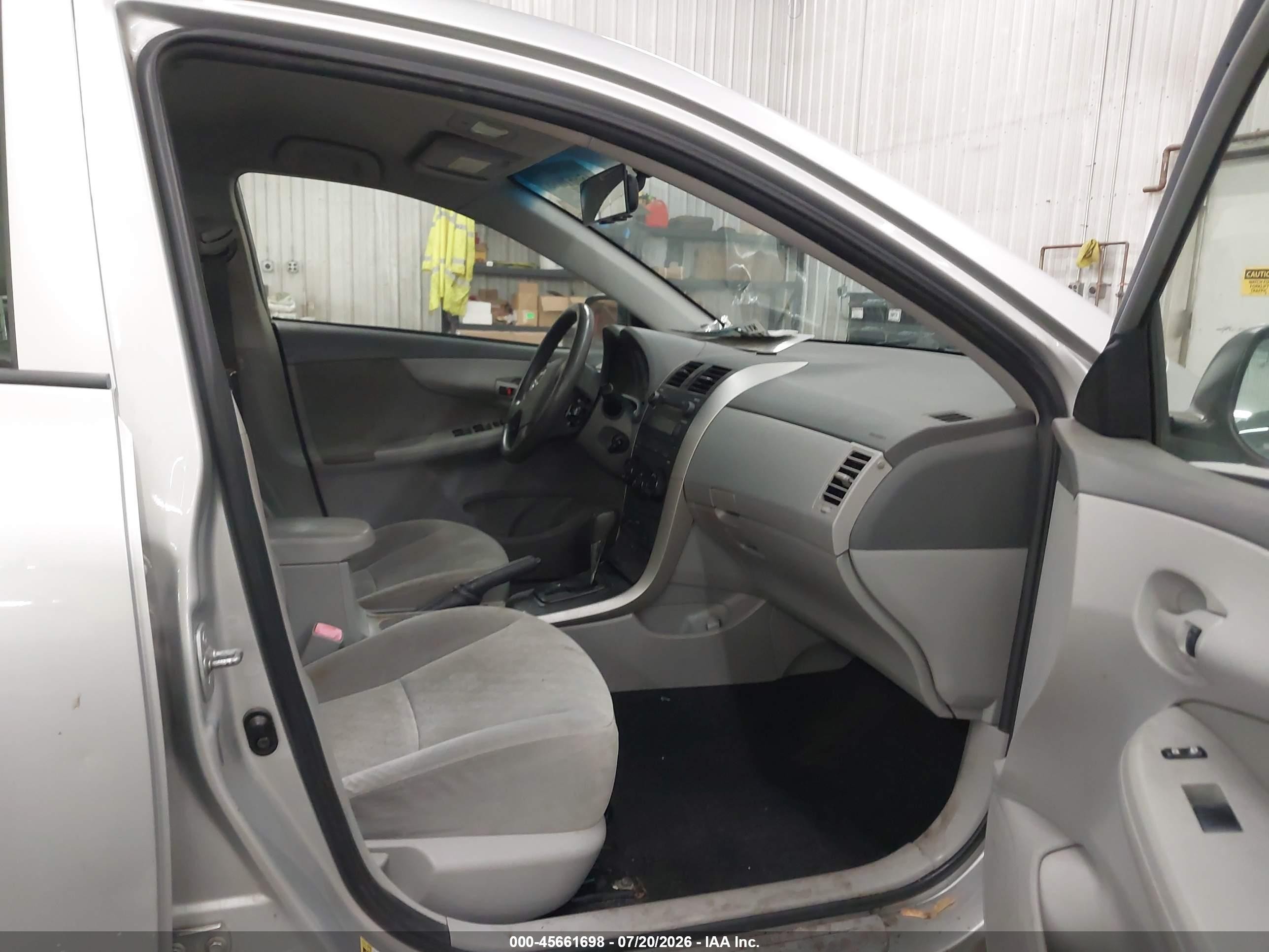 2009 Toyota Corolla Le Silver vin: JTDBL40E29J031602