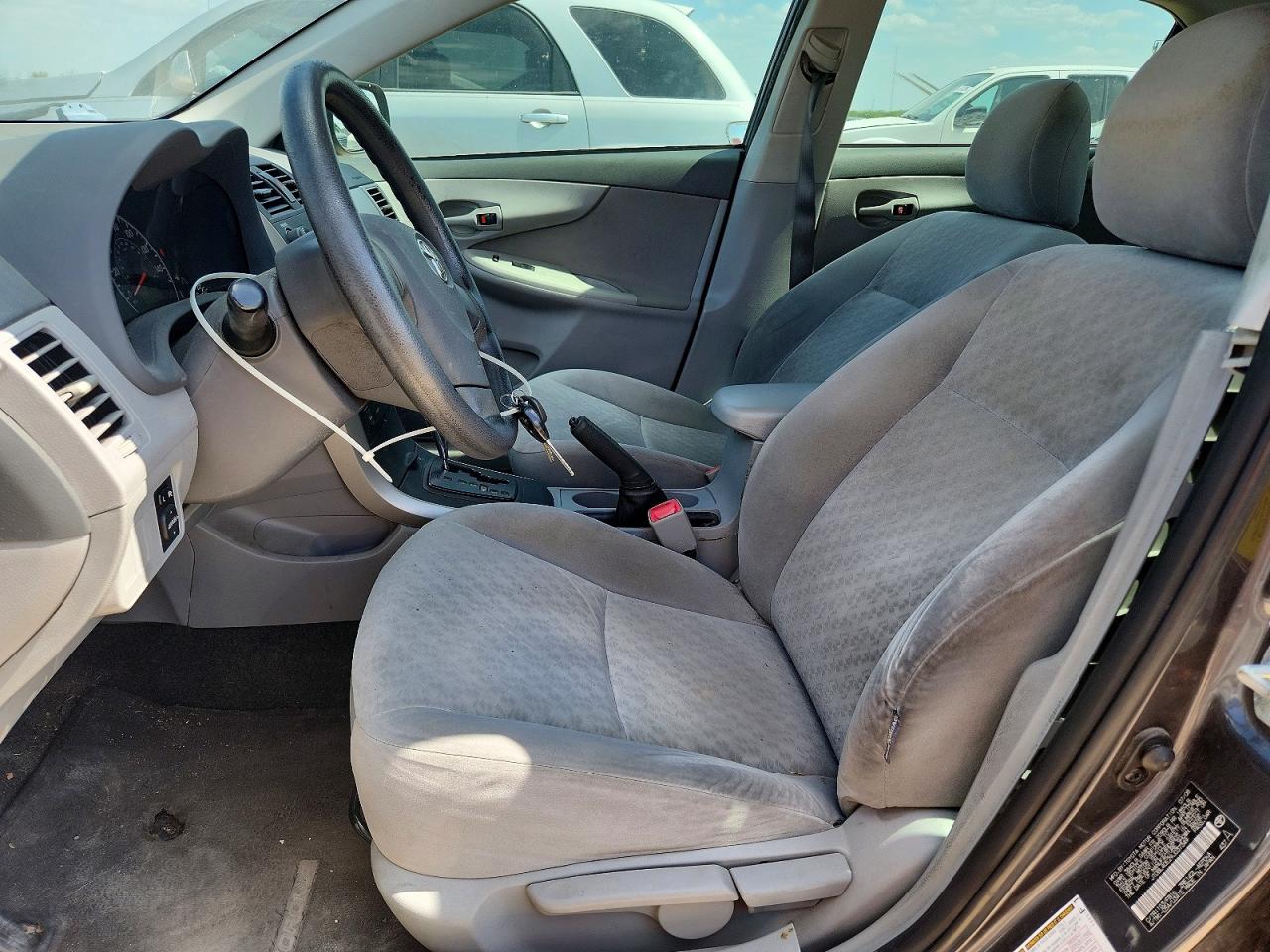 2009 Toyota Corolla Le Gray vin: JTDBL40E29J037349