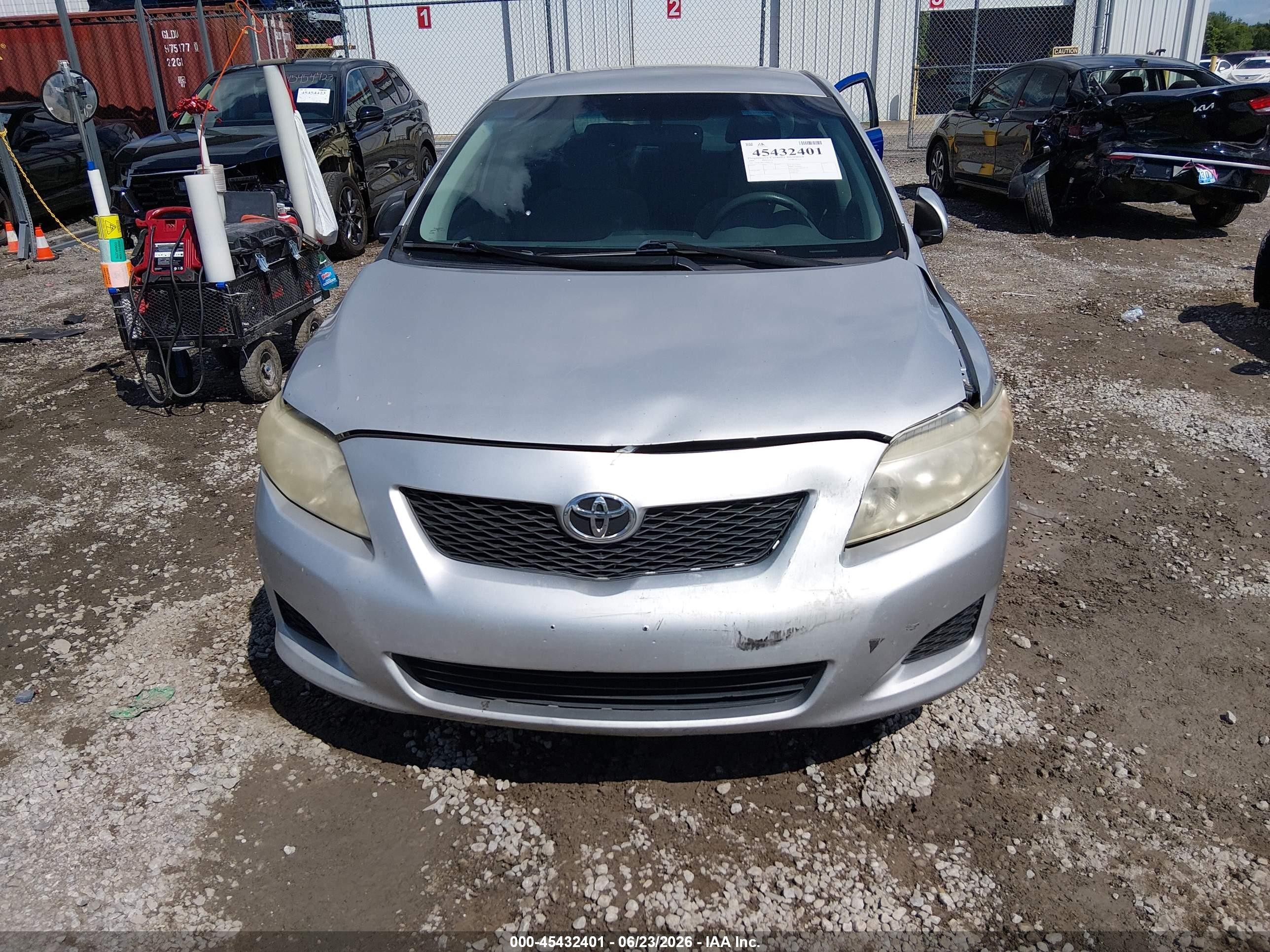 2009 Toyota Corolla Le Silver vin: JTDBL40E399034770