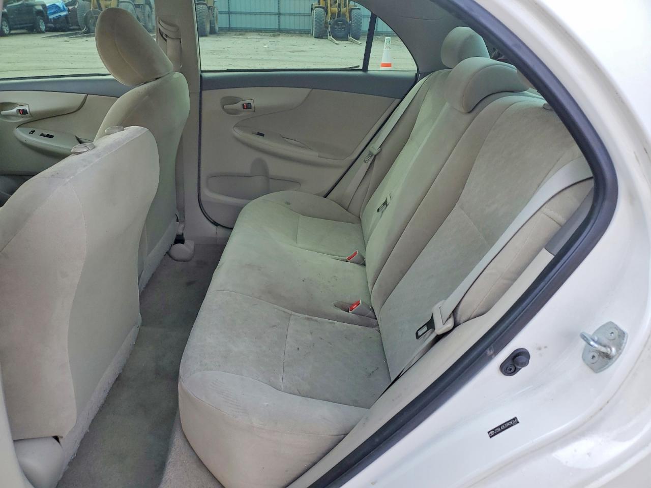 2009 Toyota Corolla Le Белый vin: JTDBL40E399090045