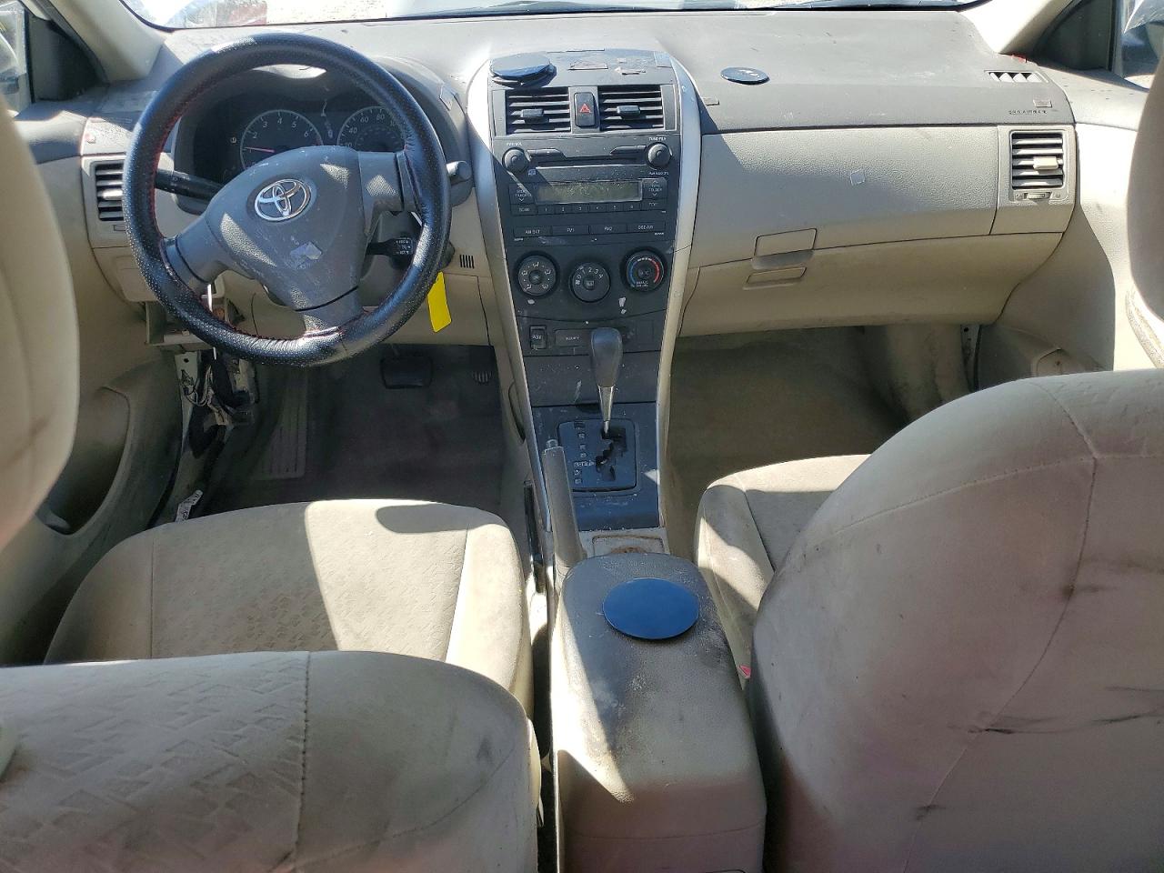 2009 Toyota Corolla Le White vin: JTDBL40E39J009009