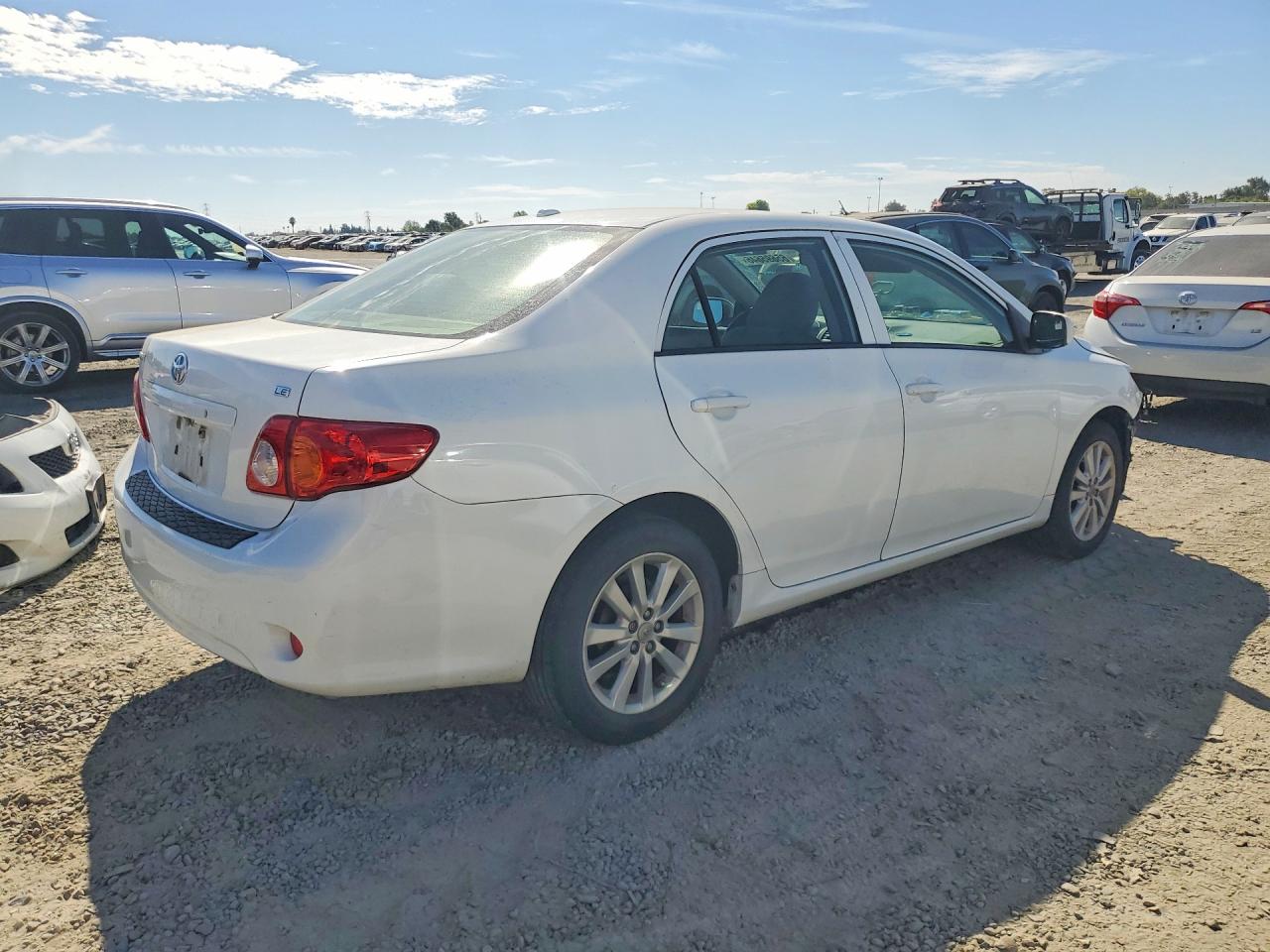 2009 Toyota Corolla Le White vin: JTDBL40E39J009009