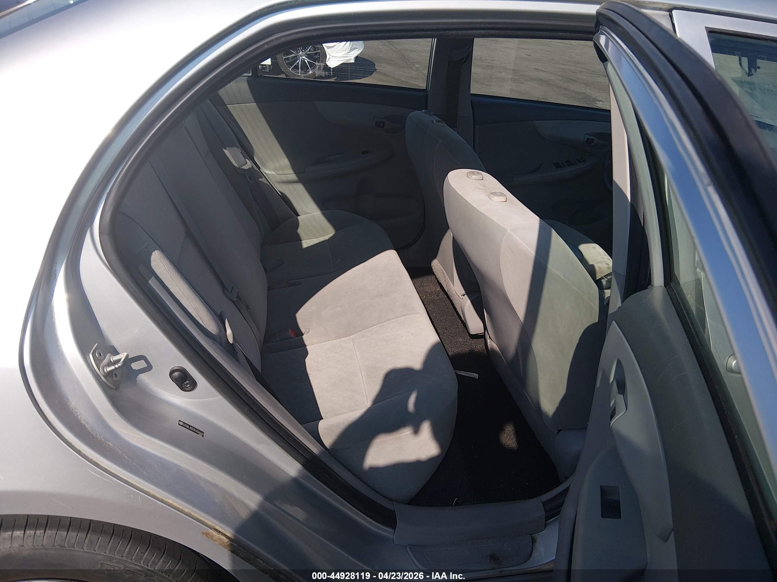2009 Toyota Corolla Le Silver vin: JTDBL40E39J024447