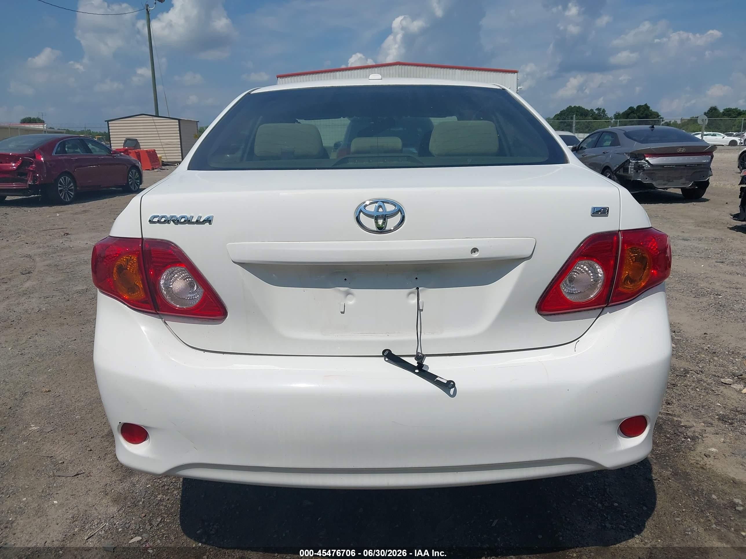 2009 Toyota Corolla Le White vin: JTDBL40E39J024965