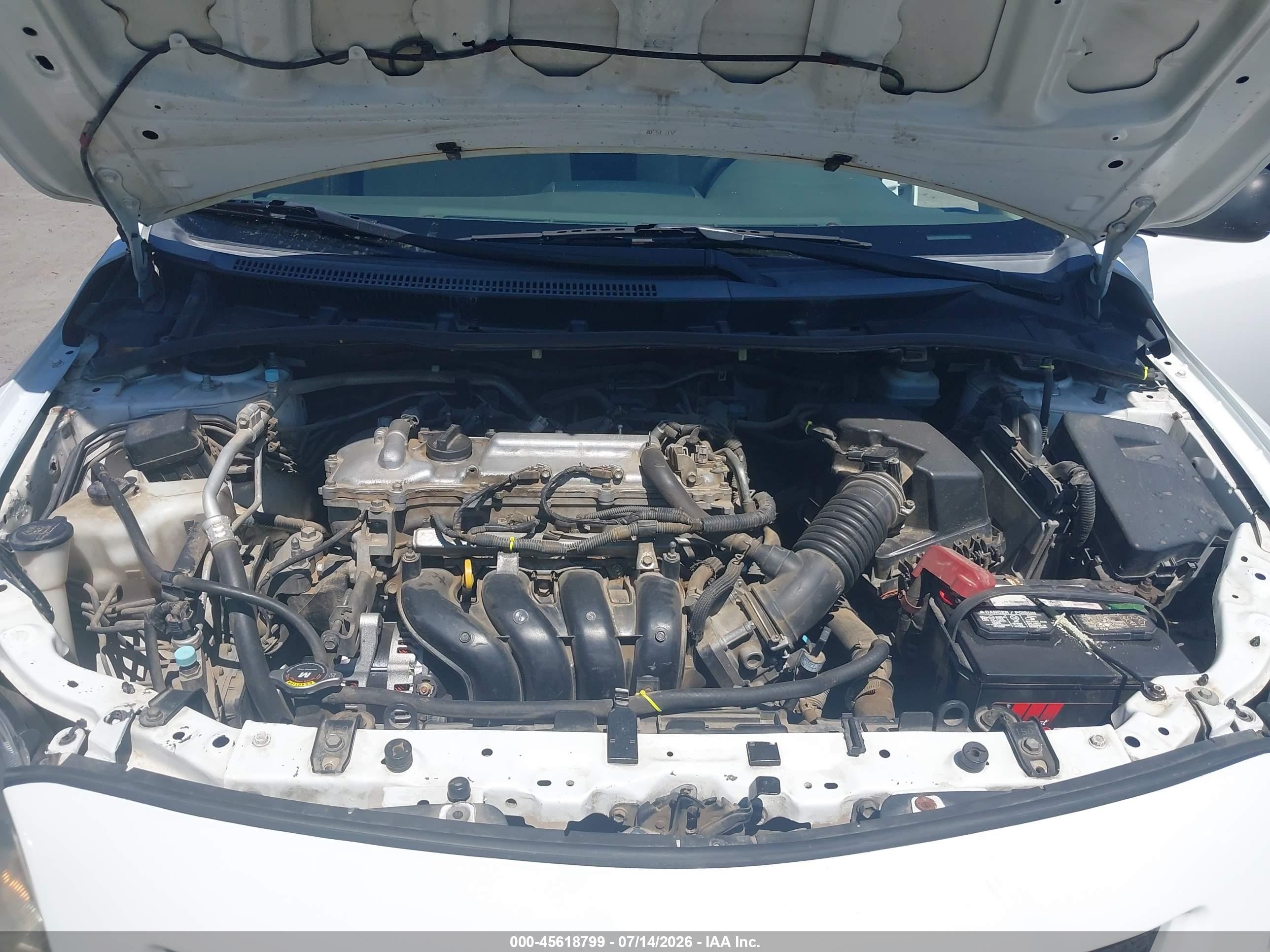 2009 Toyota Corolla Le White vin: JTDBL40E499019694