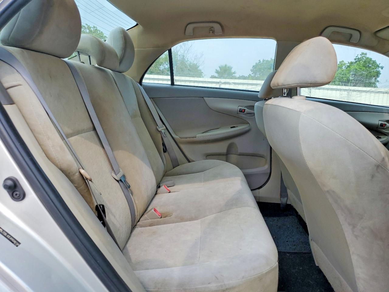 2009 Toyota Corolla Le Silver vin: JTDBL40E499046166
