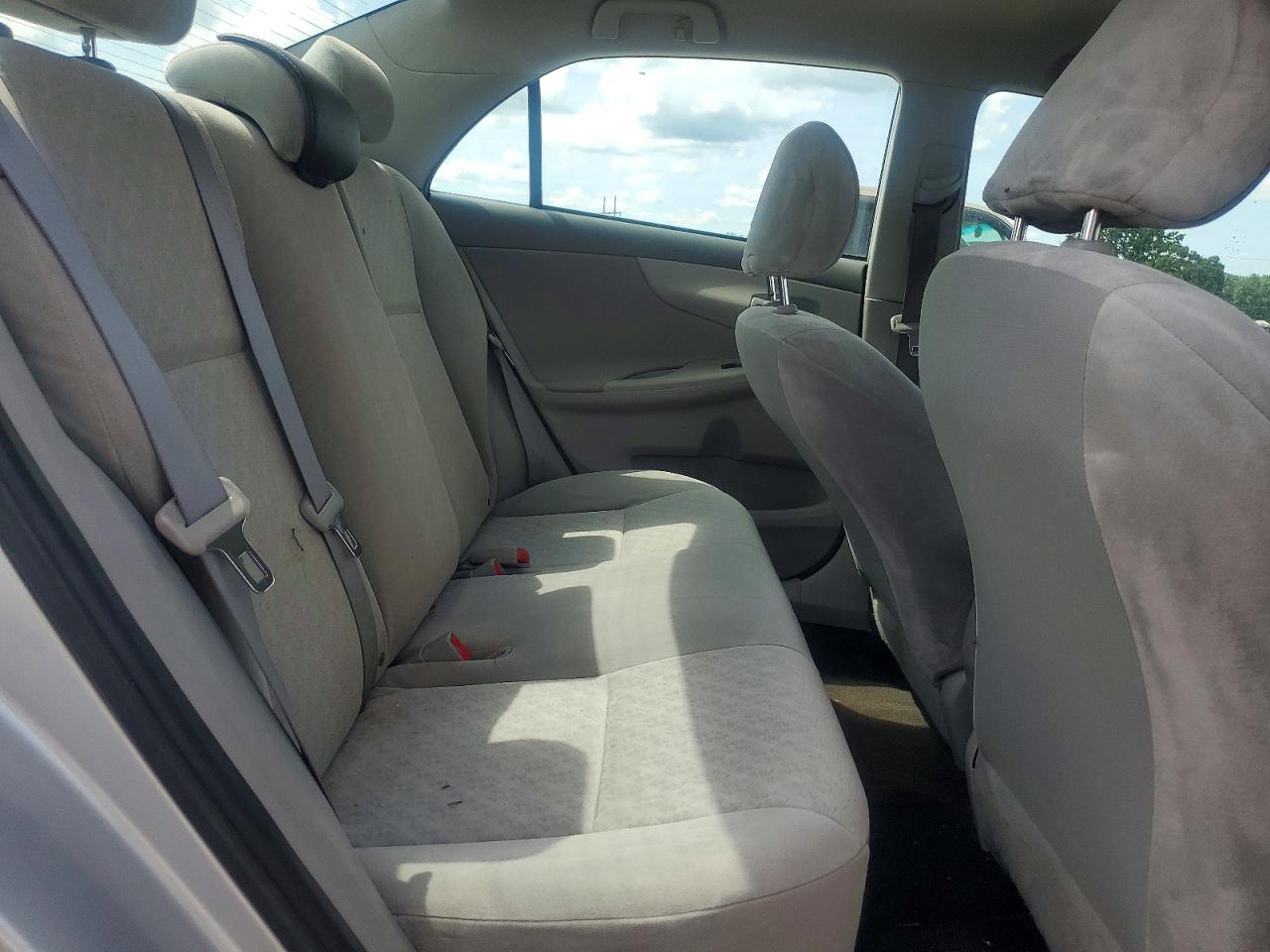 2009 Toyota Corolla Le Silver vin: JTDBL40E499060357
