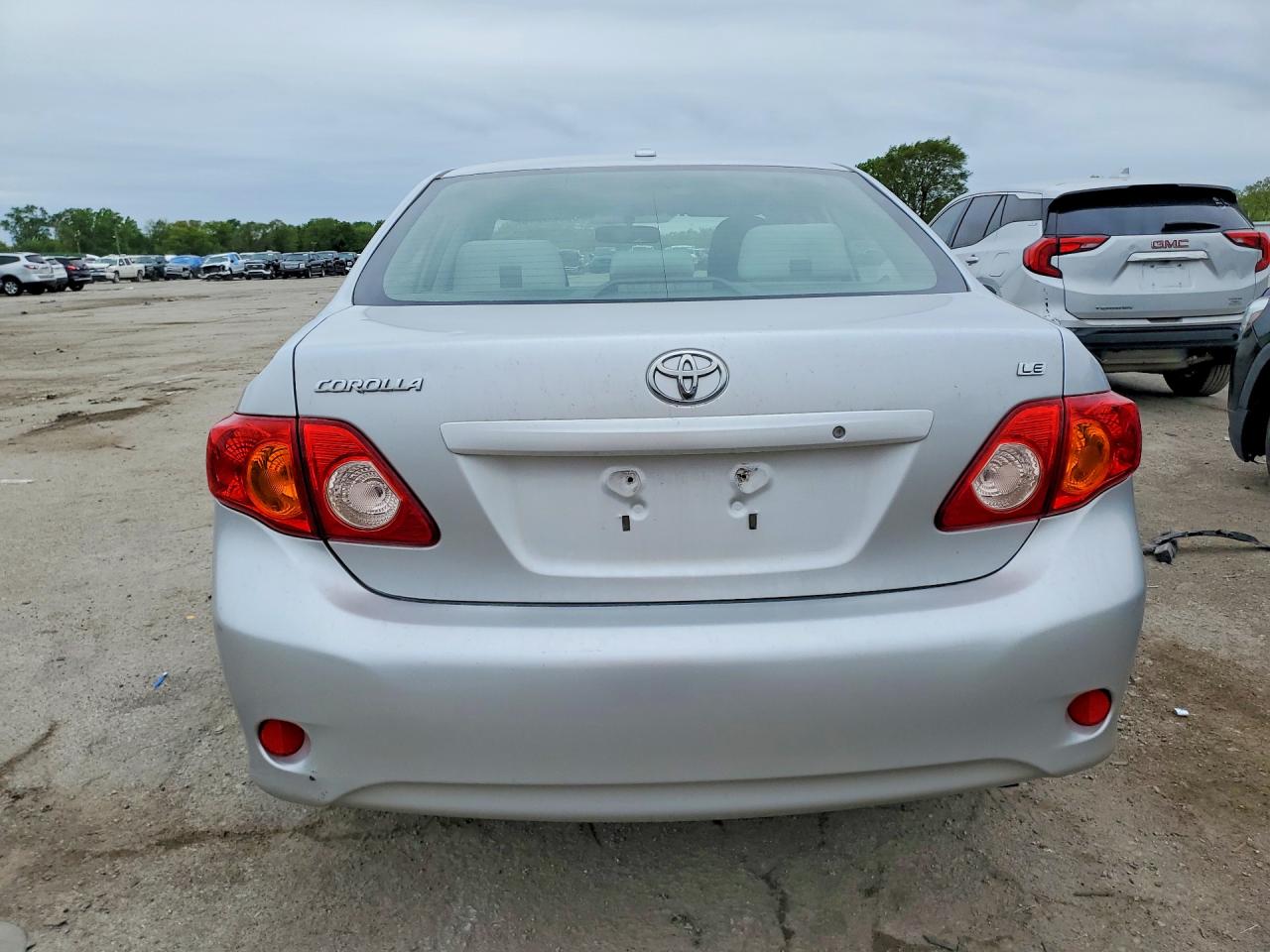 2009 Toyota Corolla Silver vin: JTDBL40E499072136