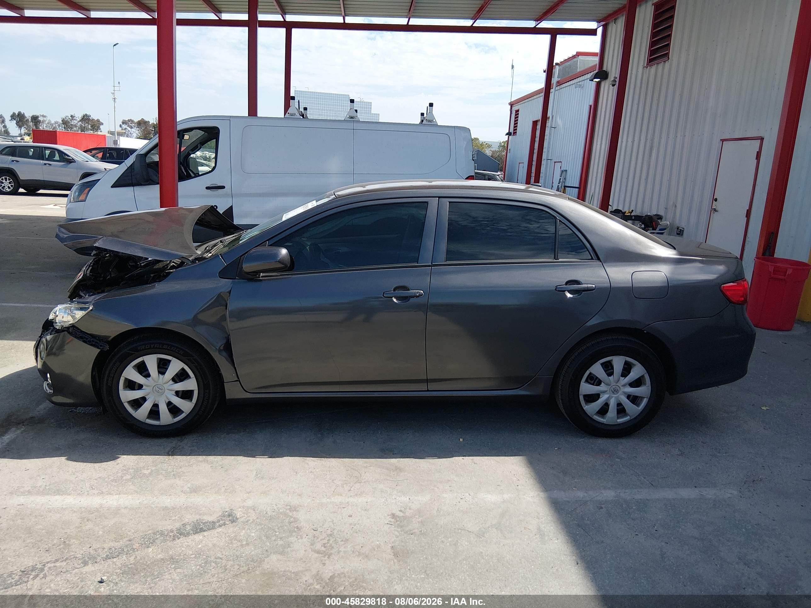 2009 Toyota Corolla Le Gray vin: JTDBL40E499079734