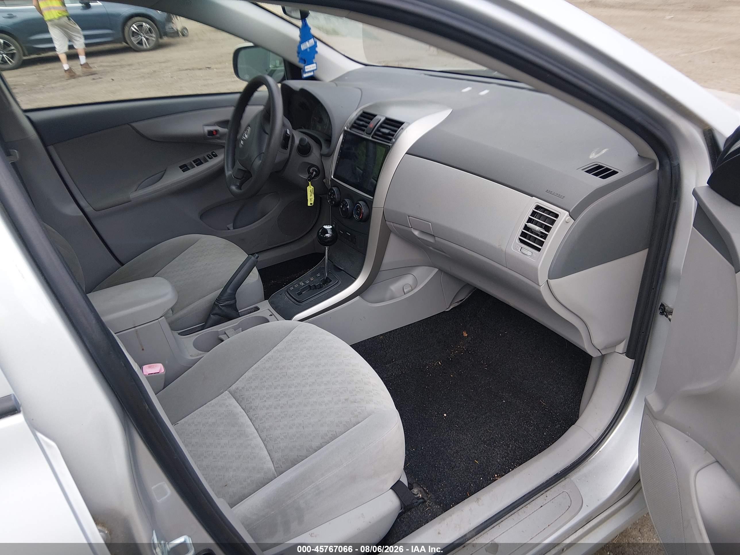 2009 Toyota Corolla Le Серебряный vin: JTDBL40E499080740