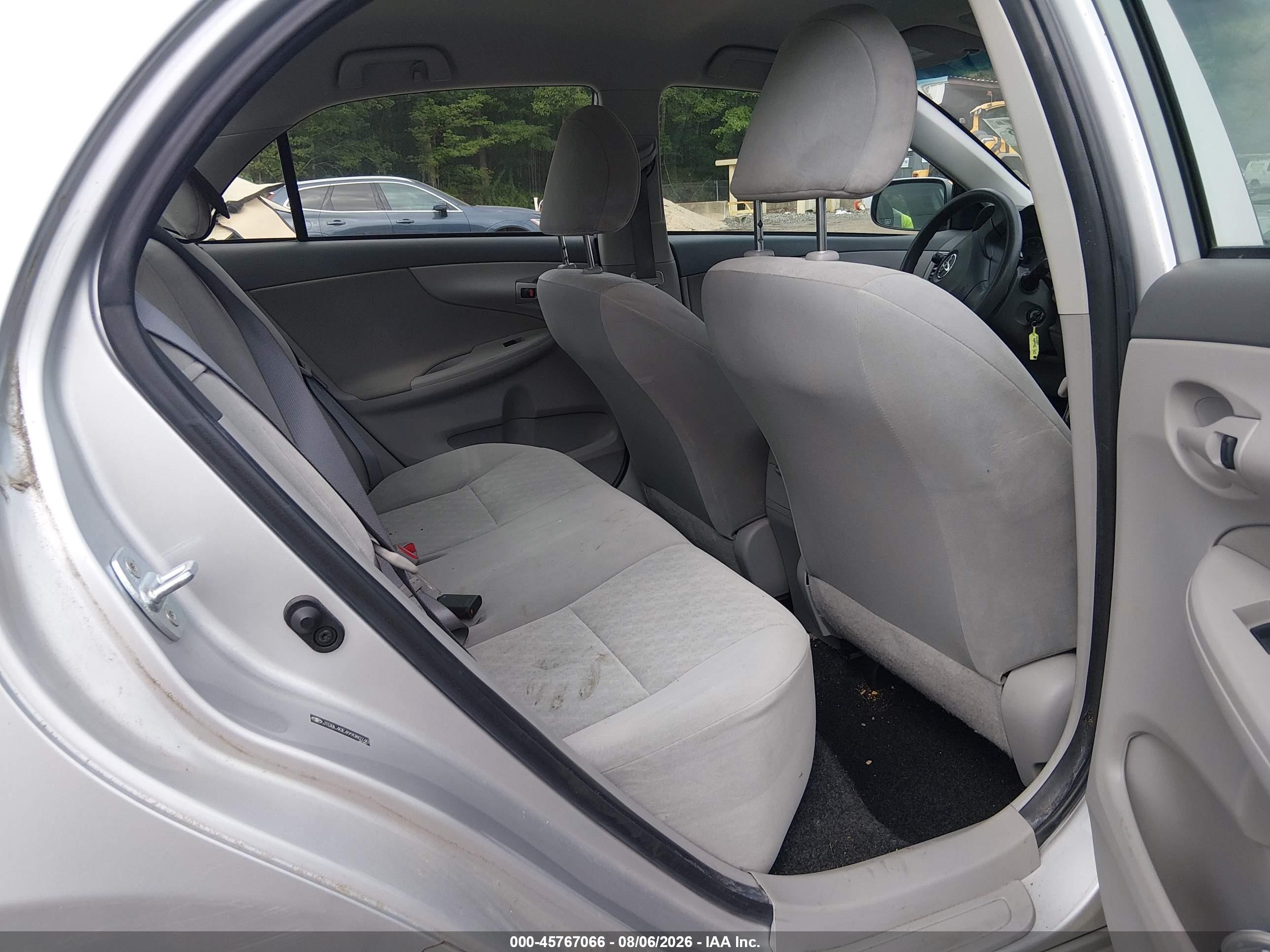 2009 Toyota Corolla Le Серебряный vin: JTDBL40E499080740