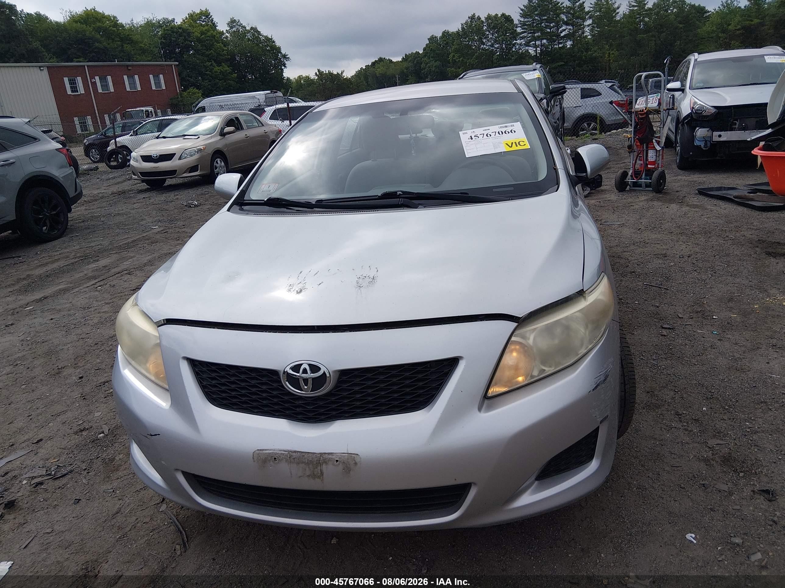 2009 Toyota Corolla Le Серебряный vin: JTDBL40E499080740