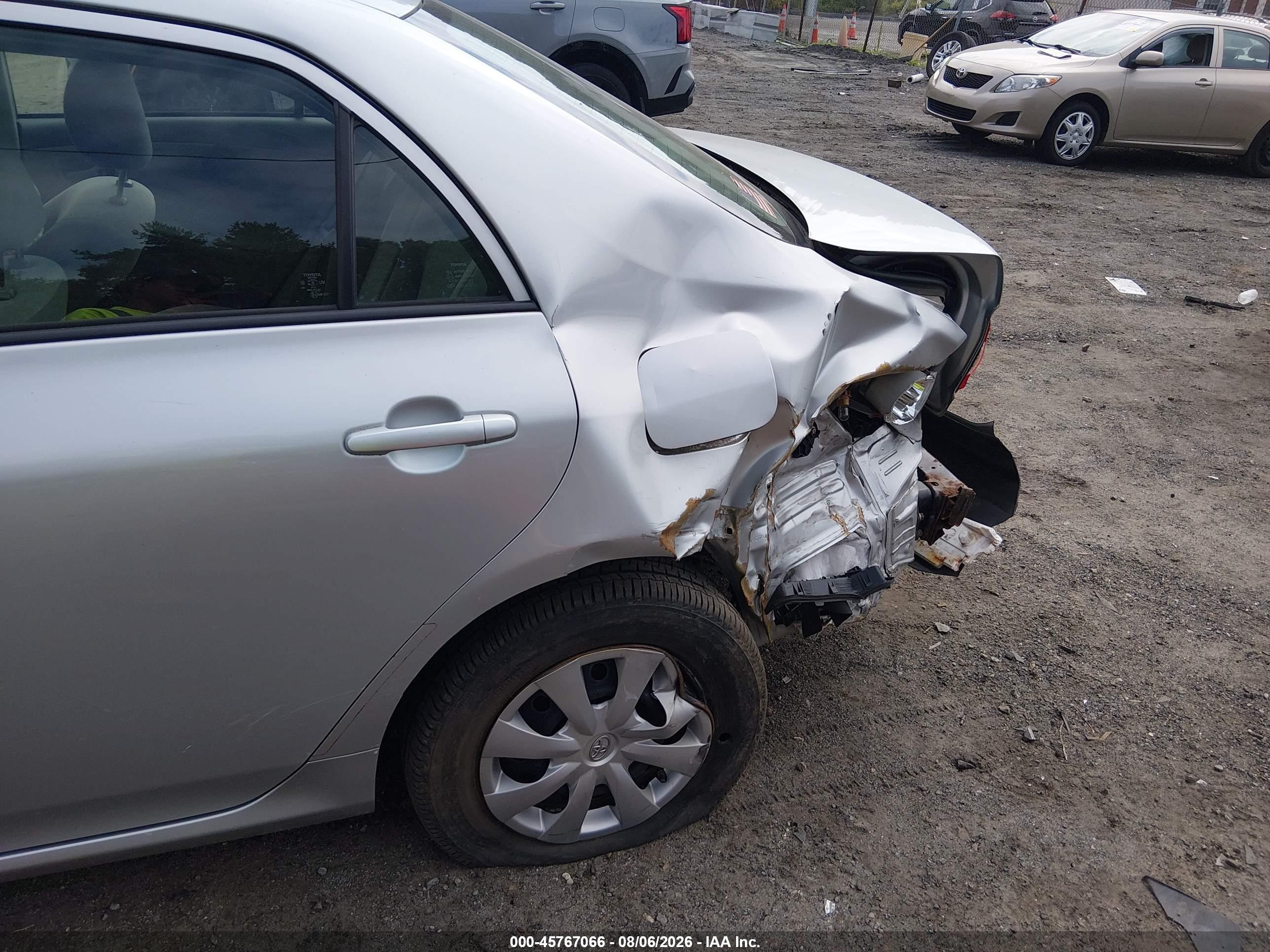 2009 Toyota Corolla Le Серебряный vin: JTDBL40E499080740