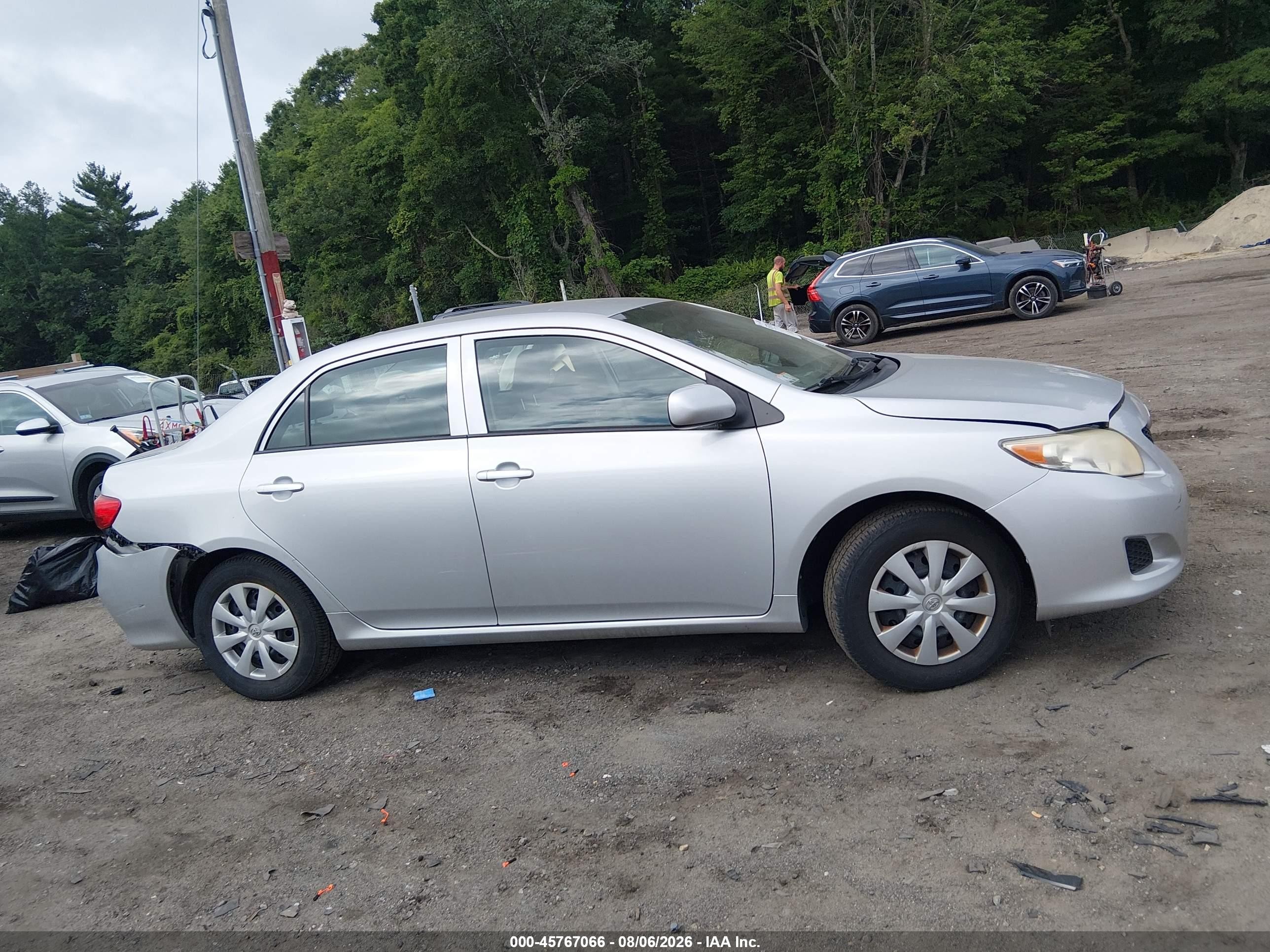 2009 Toyota Corolla Le Серебряный vin: JTDBL40E499080740