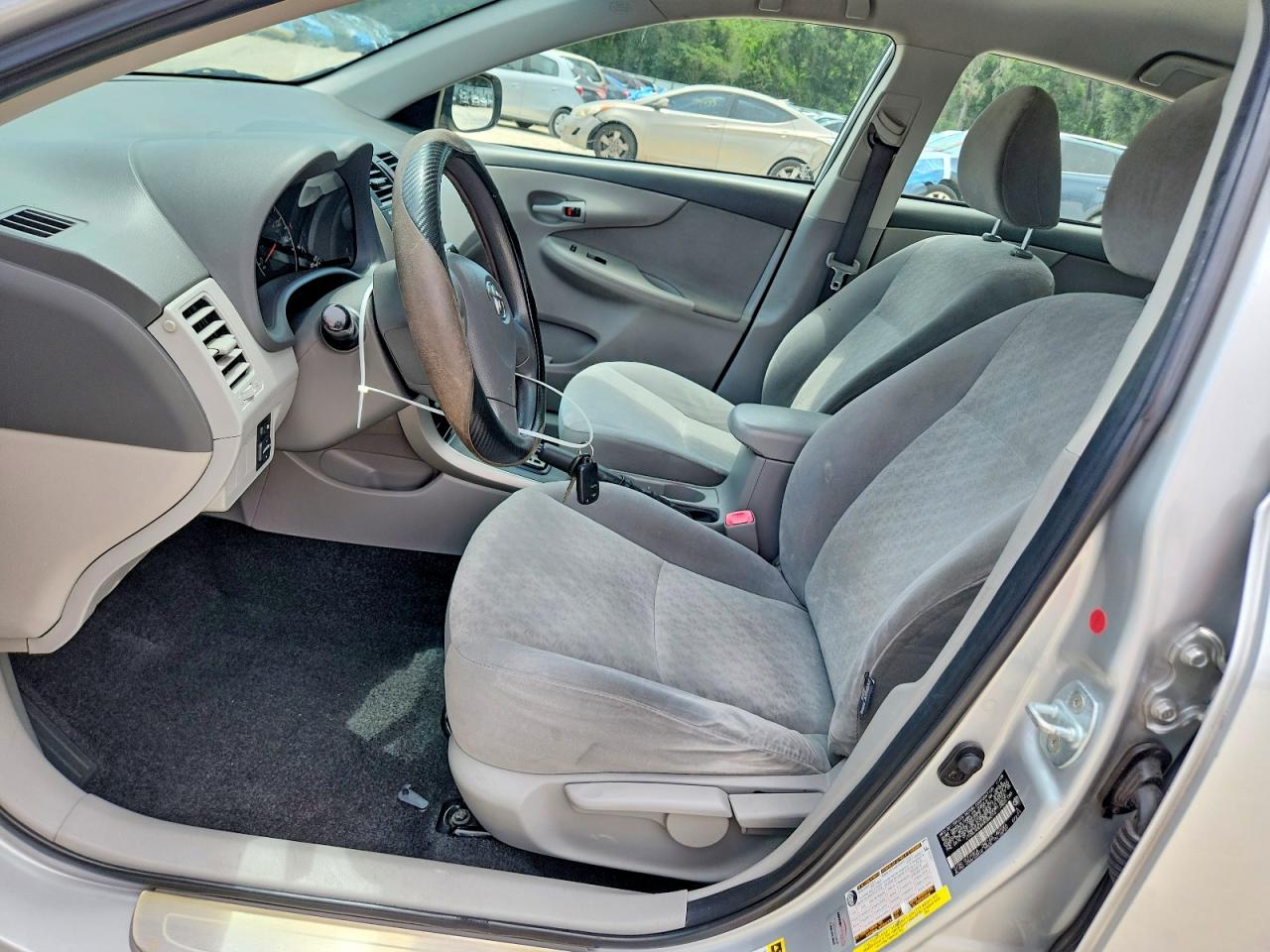 2009 Toyota Corolla Le Silver vin: JTDBL40E499088014