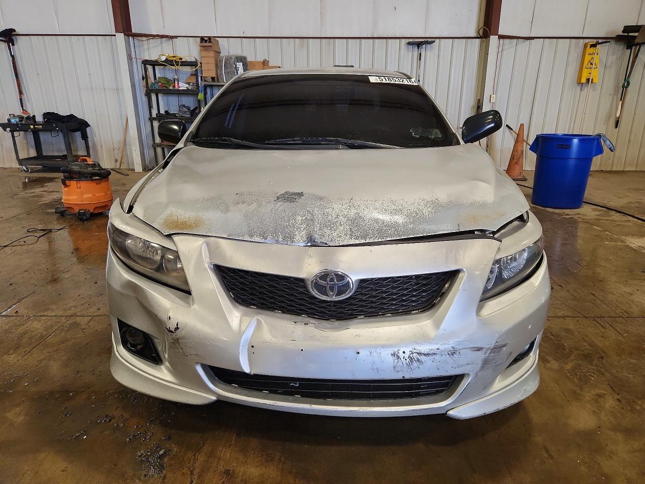 2009 Toyota Corolla Base Silver vin: JTDBL40E49J023582