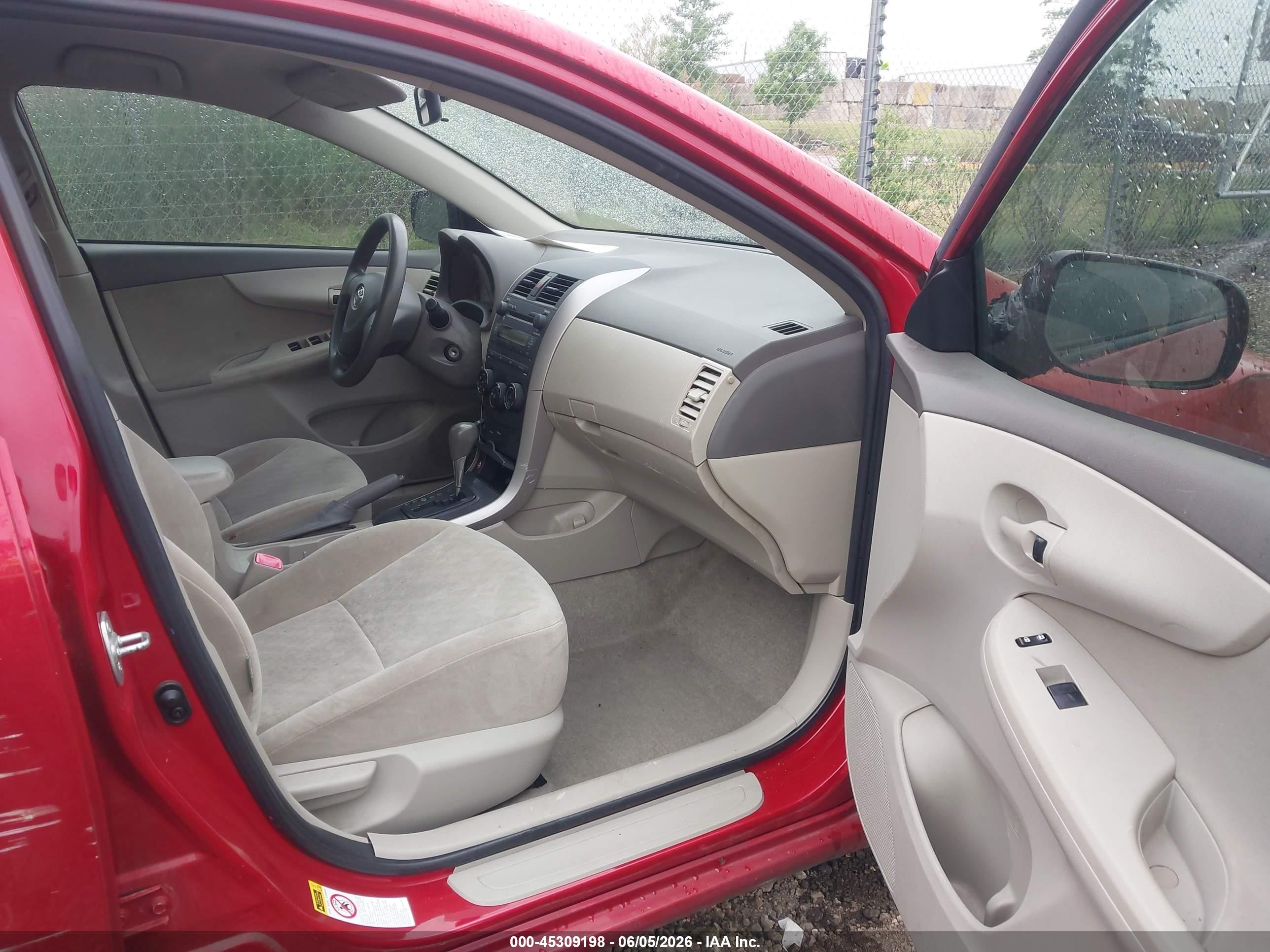 2009 Toyota Corolla Le Red vin: JTDBL40E49J034131