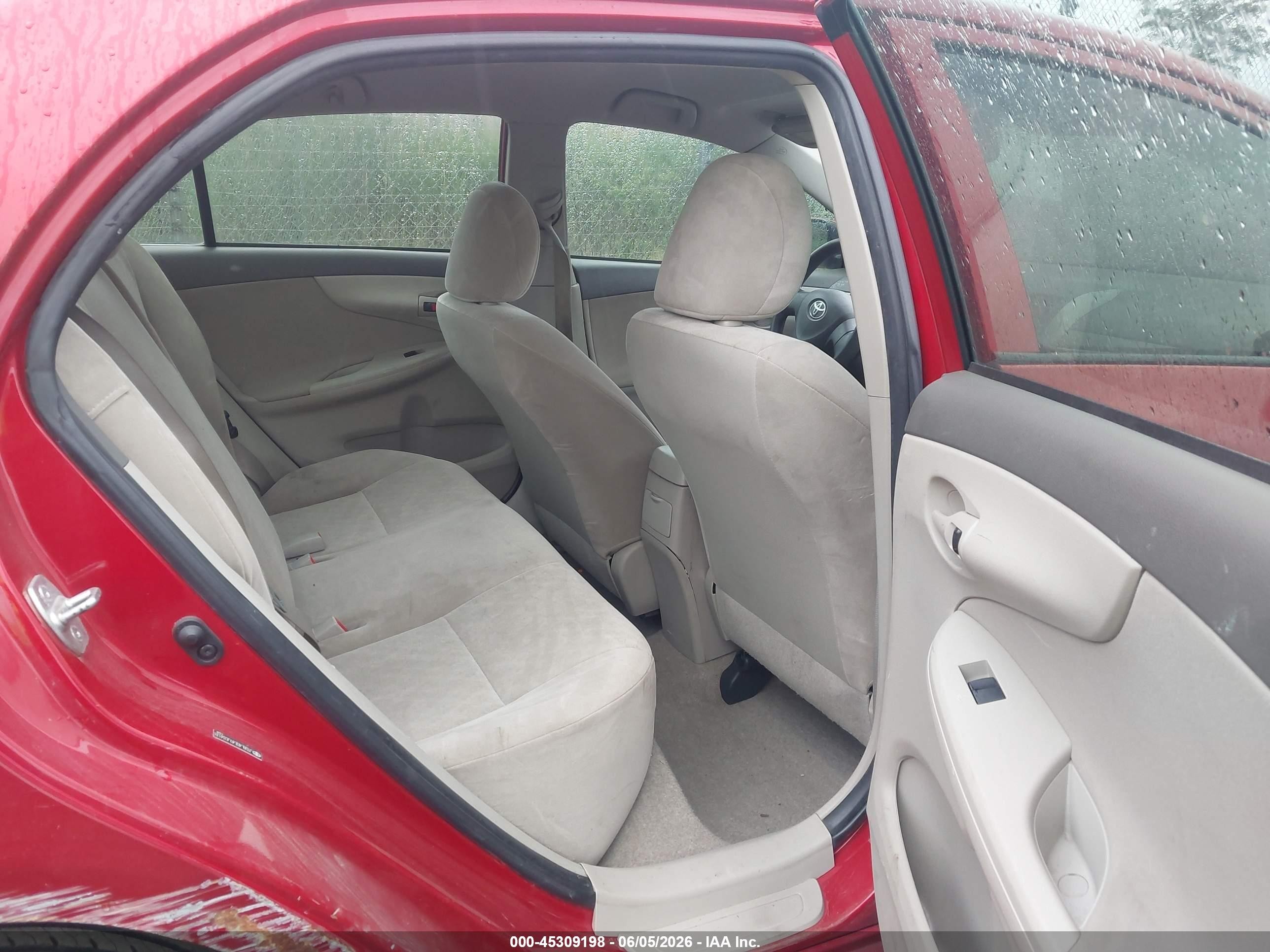 2009 Toyota Corolla Le Red vin: JTDBL40E49J034131