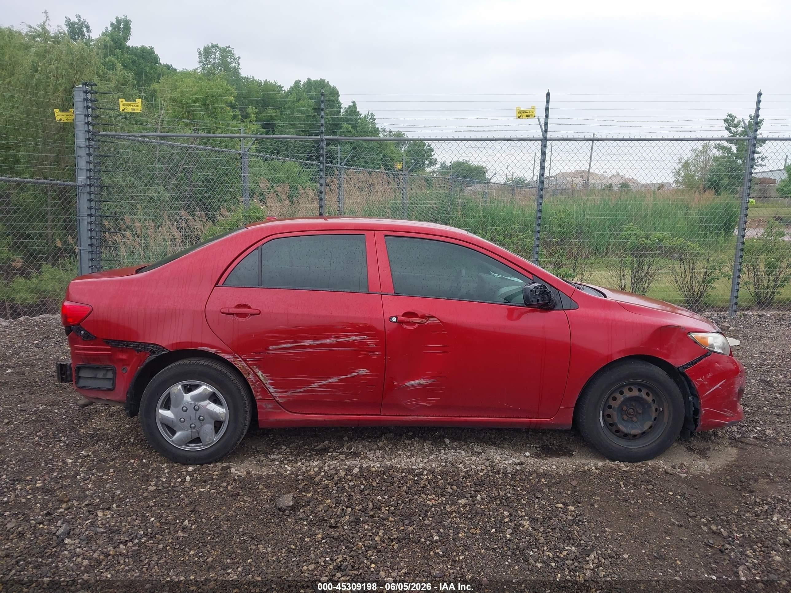 2009 Toyota Corolla Le Red vin: JTDBL40E49J034131