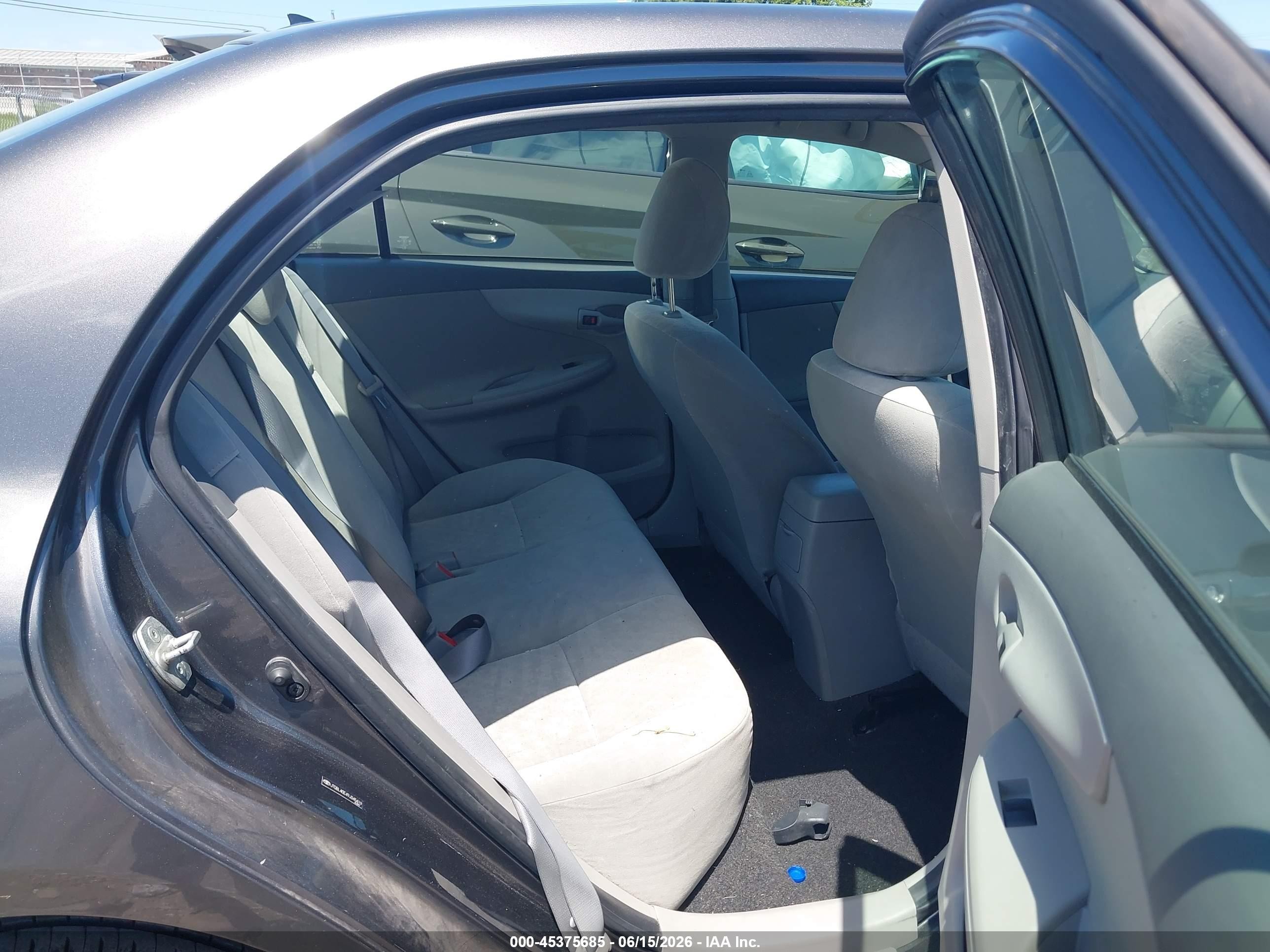 2009 Toyota Corolla Le Gray vin: JTDBL40E49J045419