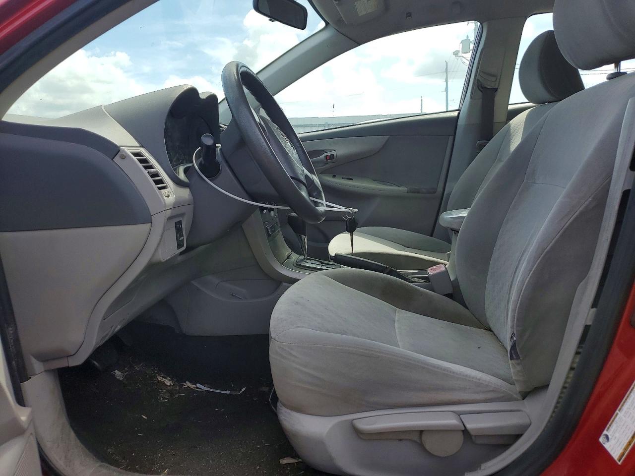 2009 Toyota Corolla Le Red vin: JTDBL40E599061775
