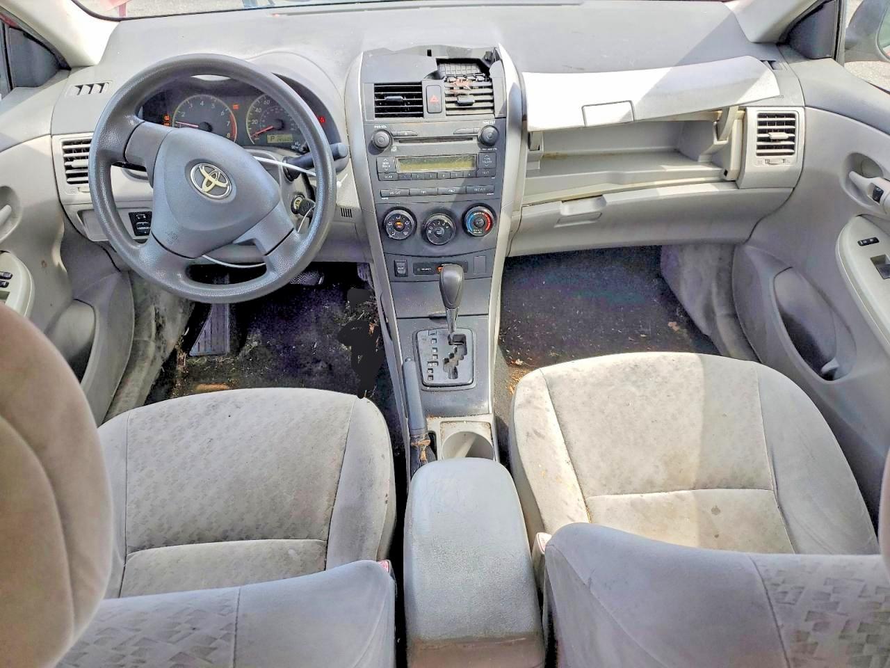 2009 Toyota Corolla Le Red vin: JTDBL40E599061775