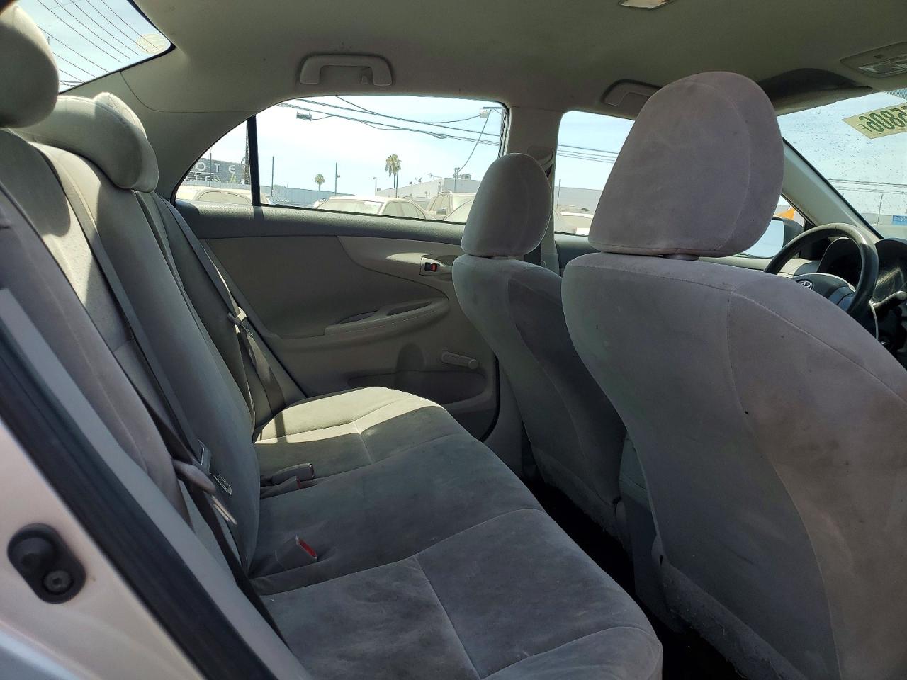 2009 Toyota Corolla Base Silver vin: JTDBL40E59J017273