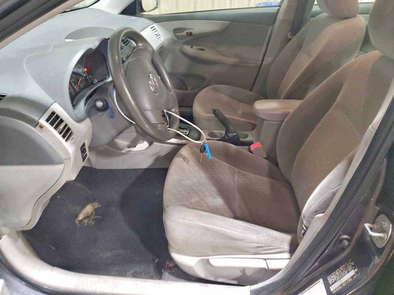 2009 Toyota Corolla Le Gray vin: JTDBL40E59J018052