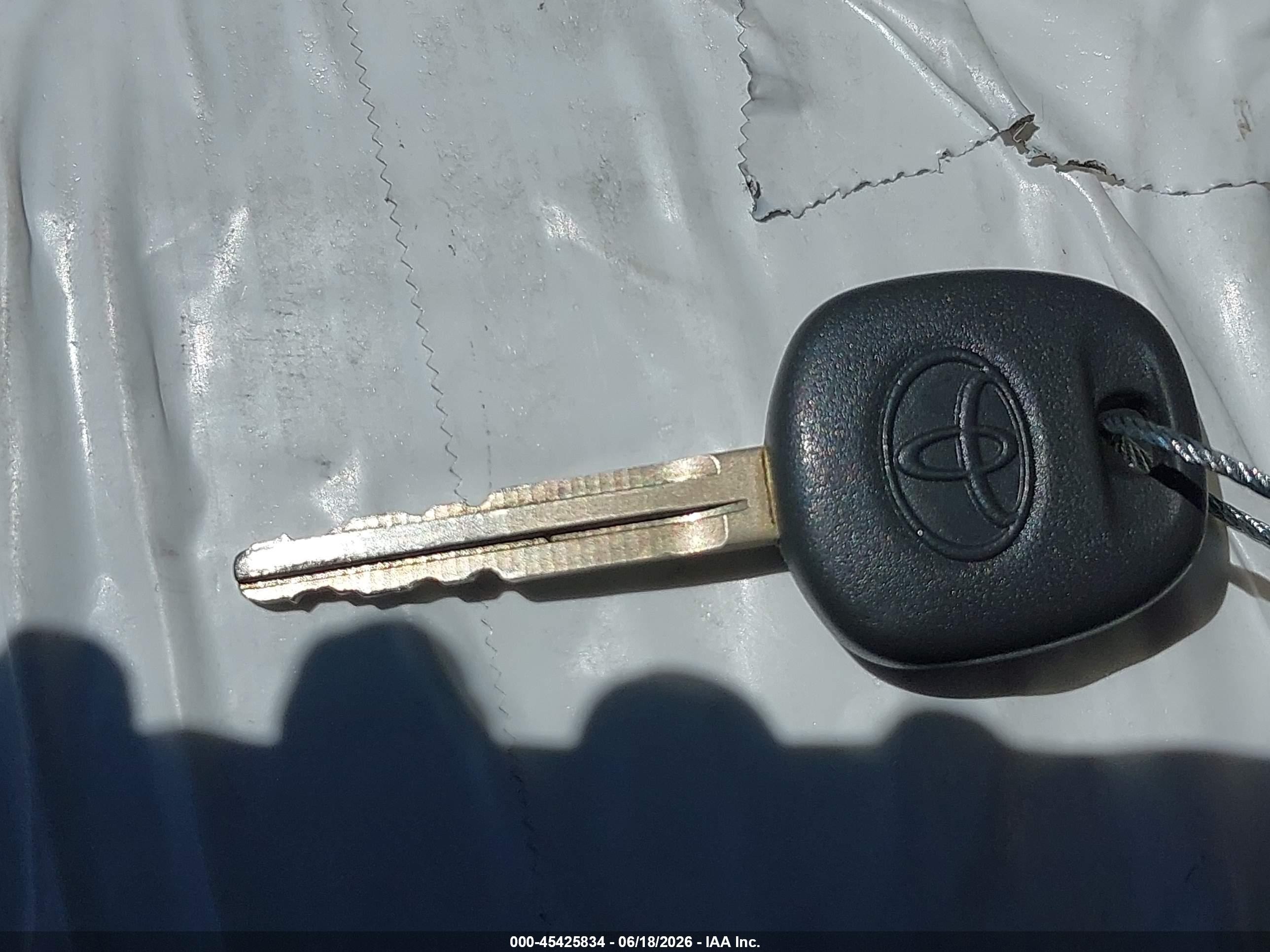 2009 Toyota Corolla   Серебряный vin: JTDBL40E699040675