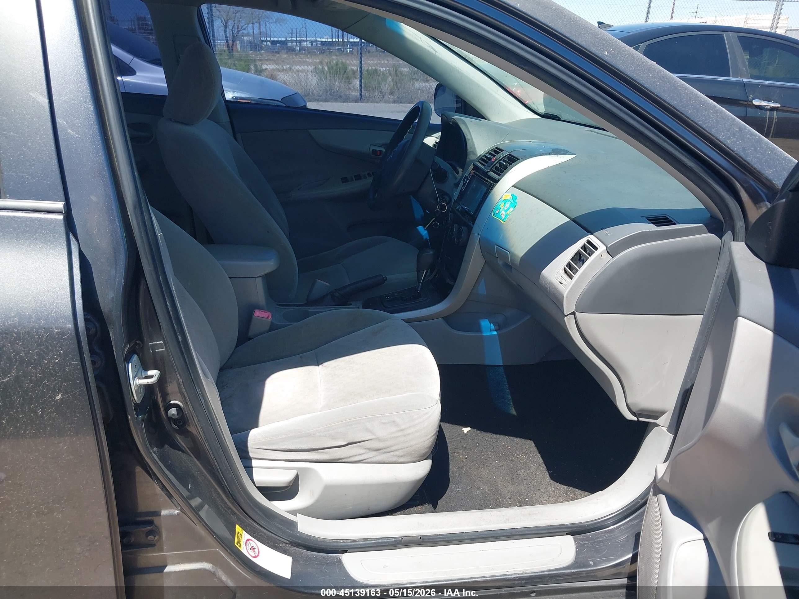 2009 Toyota Corolla Le Gray vin: JTDBL40E699049280