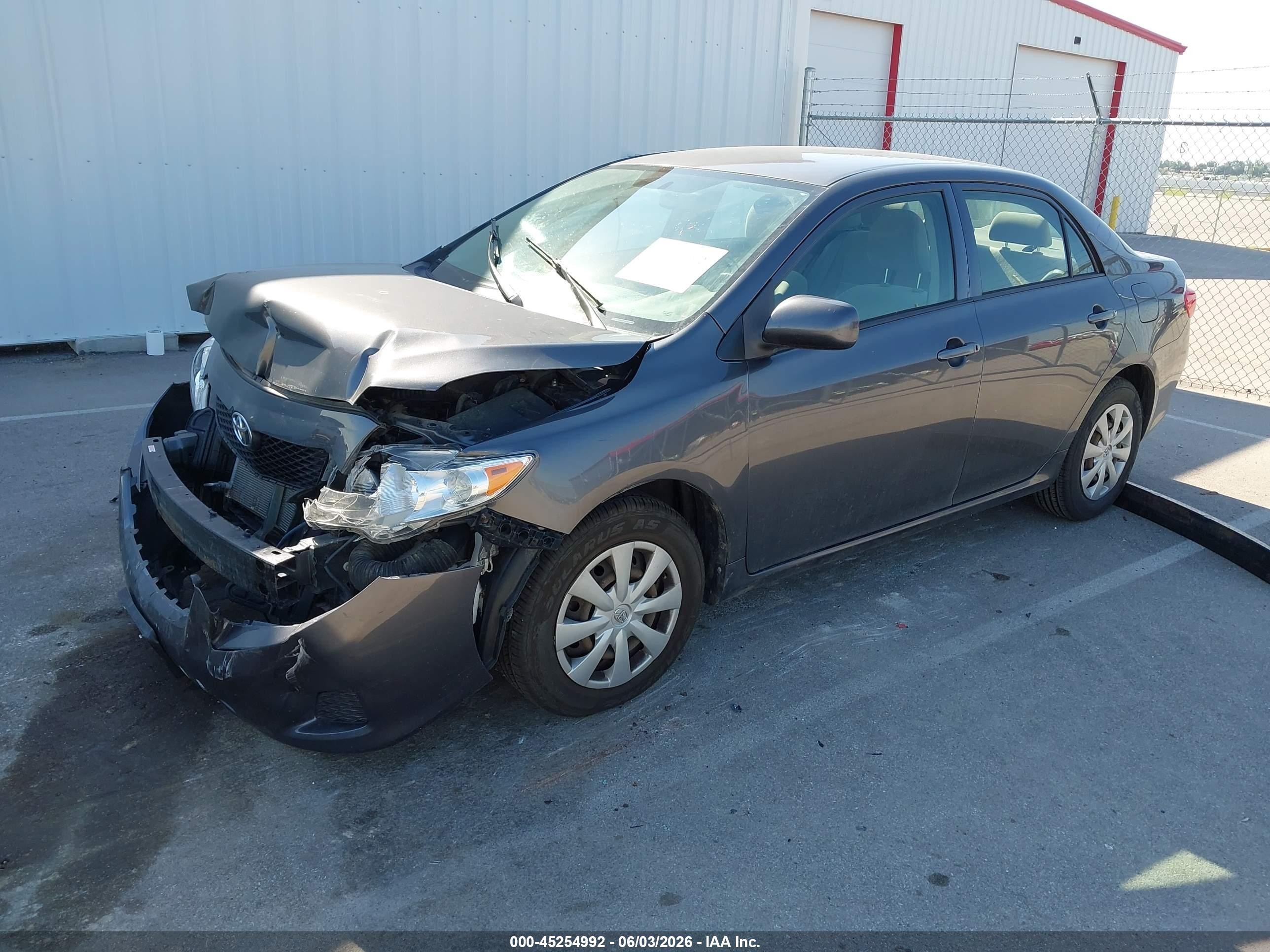 2009 Toyota Corolla Le Gray vin: JTDBL40E699070100