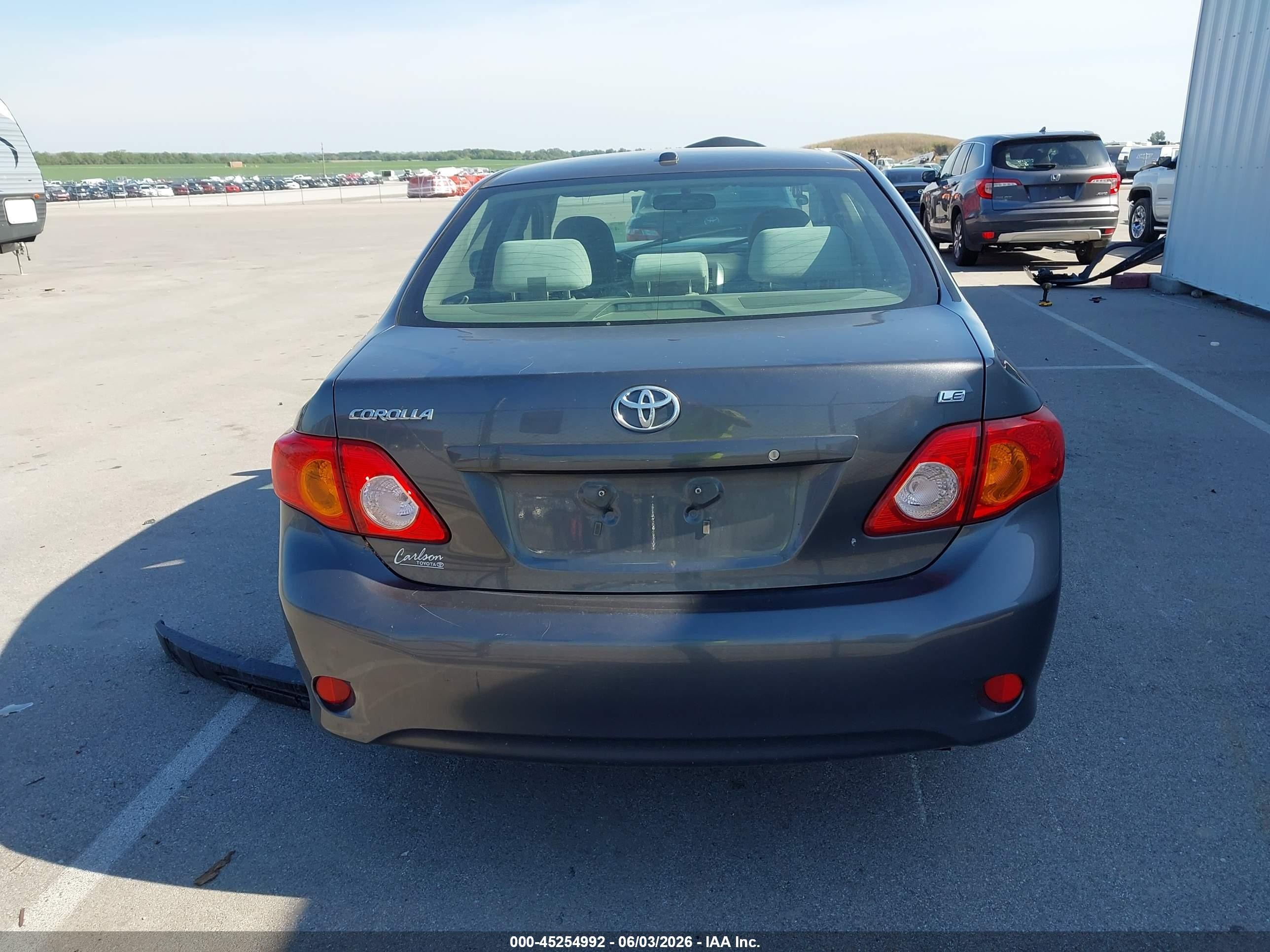2009 Toyota Corolla Le Gray vin: JTDBL40E699070100