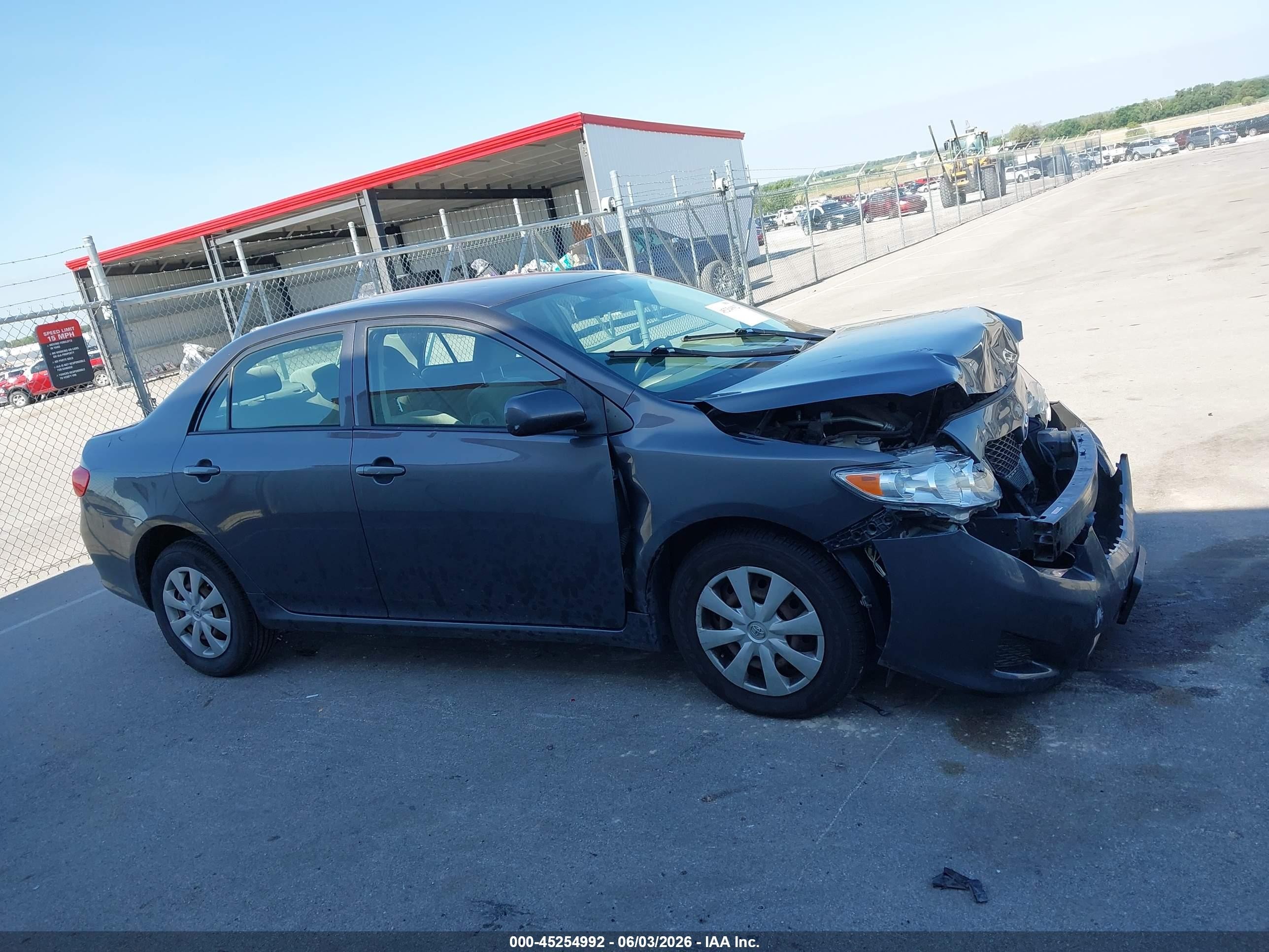 2009 Toyota Corolla Le Gray vin: JTDBL40E699070100