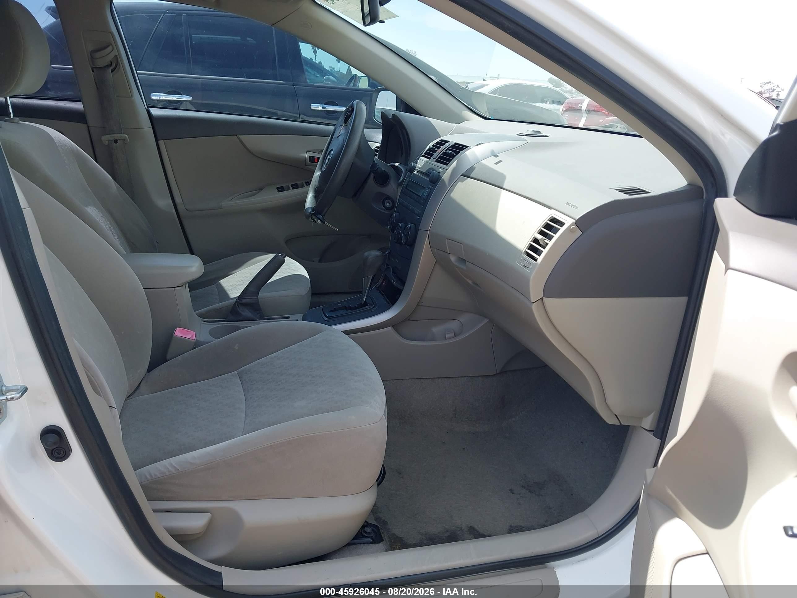 2009 Toyota Corolla Le White vin: JTDBL40E699092047