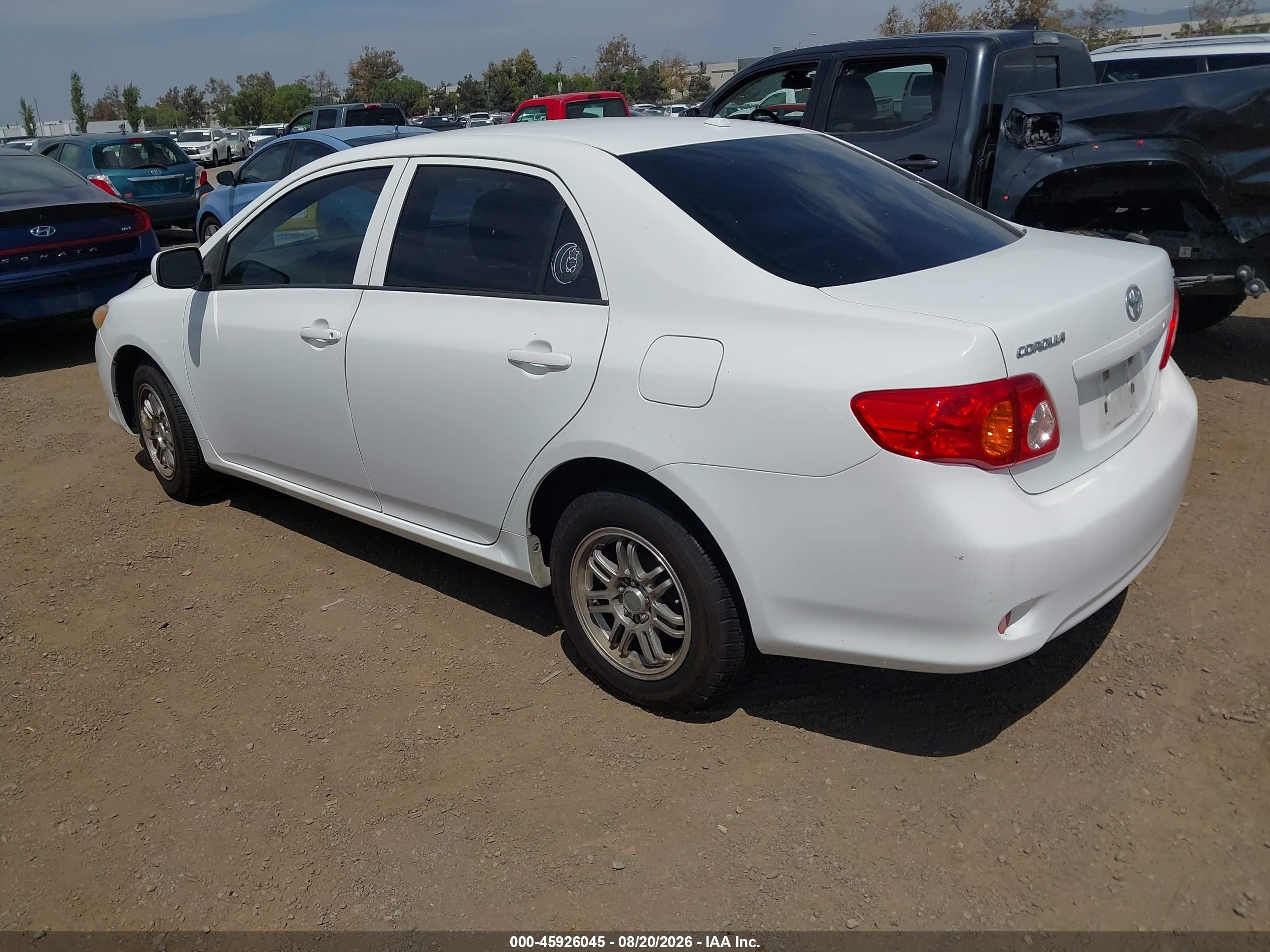 2009 Toyota Corolla Le White vin: JTDBL40E699092047